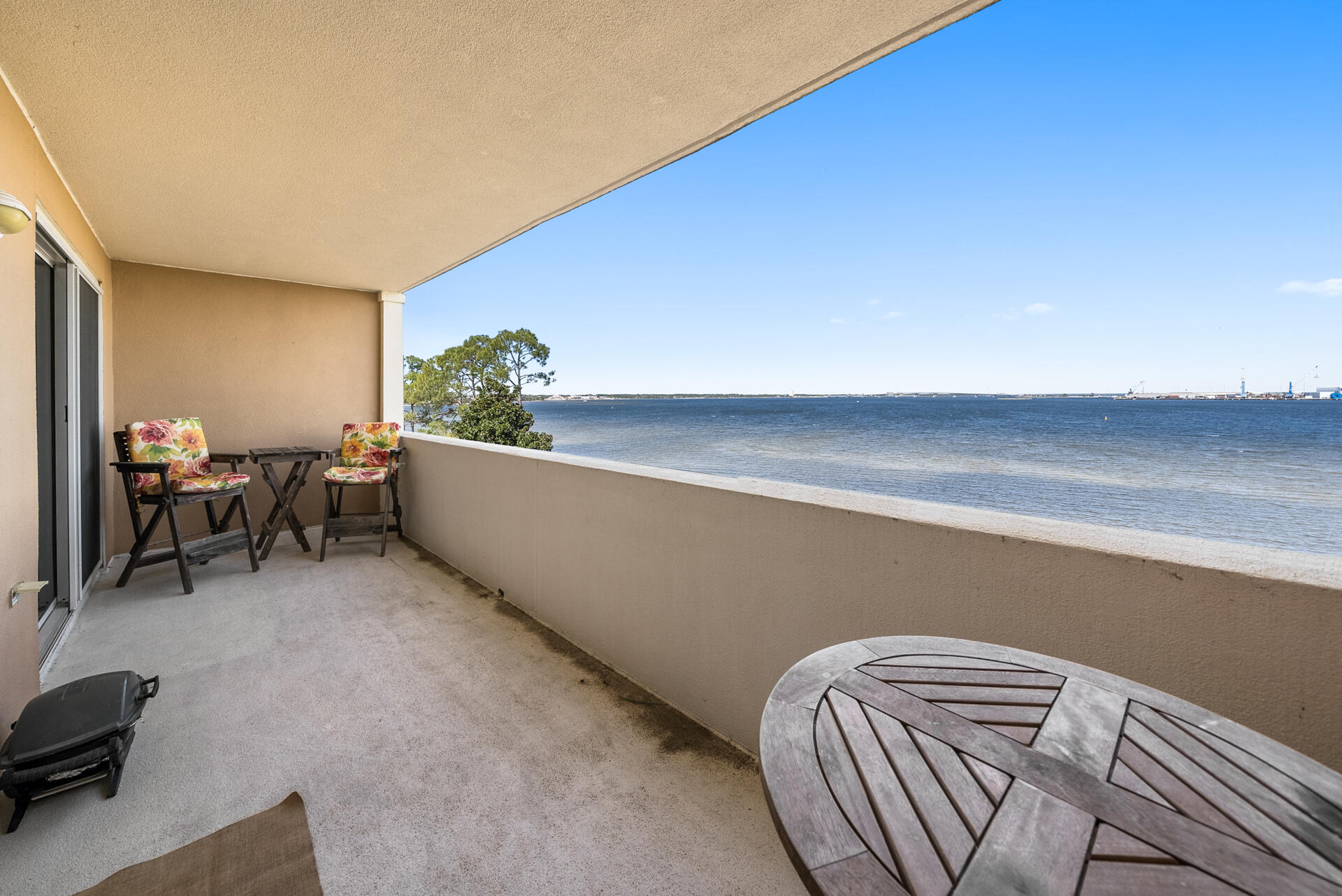 Magnolia Bay Club - Residential