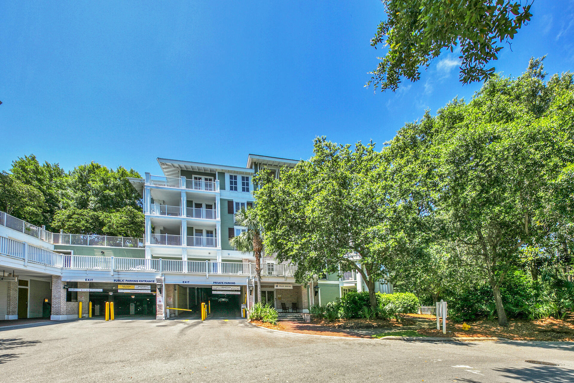 Premium location at the Village of Baytown Wharf! This condo is absolutely beautiful and completely renovated! It is turnkey so whether you would like to use it as a rental, move in, or use it as a second home, it is ready to go! Right in the heart of many great shops and restaurants right on site. There is a pool and hot tub, plus your furry friends are allowed!  Baytown Wharf offers plenty to do and fun for the whole family. This is a beauty!