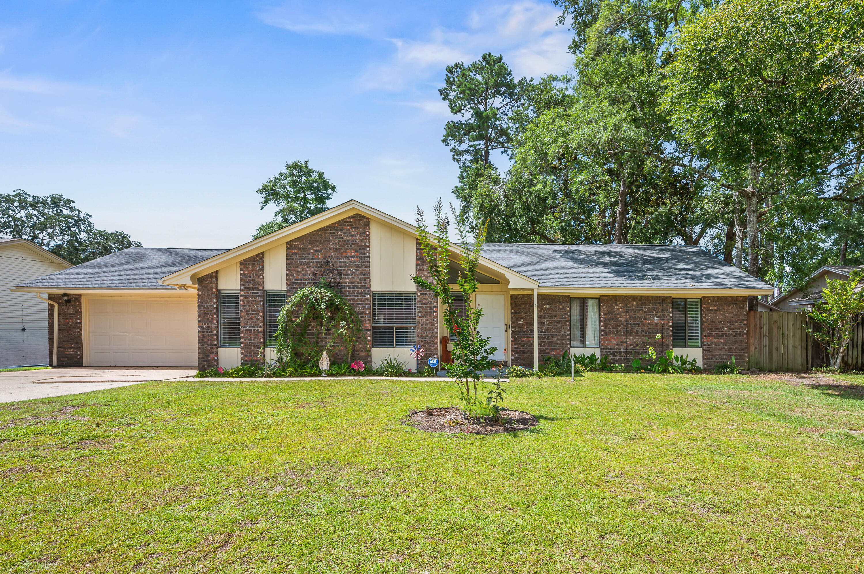 PINEWOOD ESTATES - Residential
