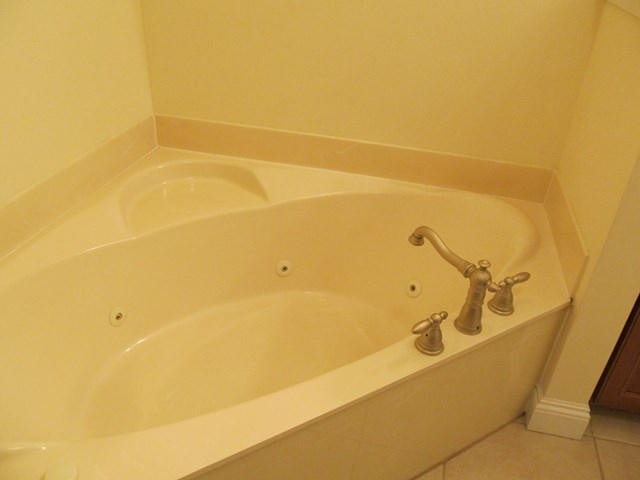 WALTON OAKS - Residential Lease