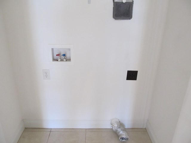 WALTON OAKS - Residential Lease