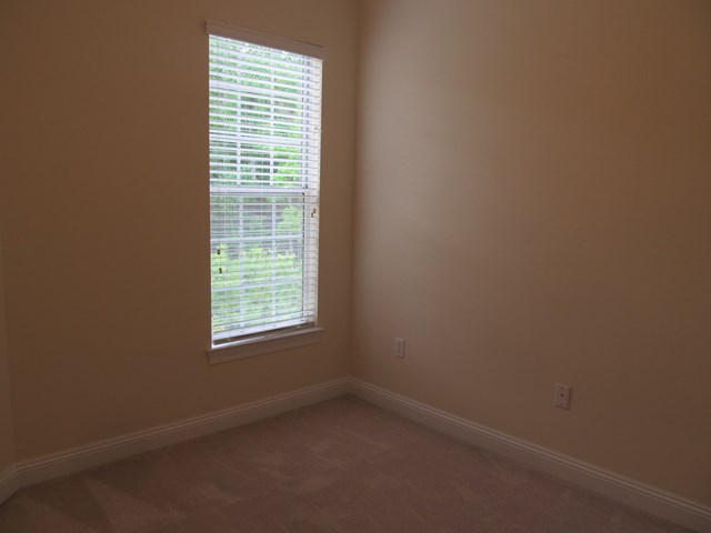 WALTON OAKS - Residential Lease