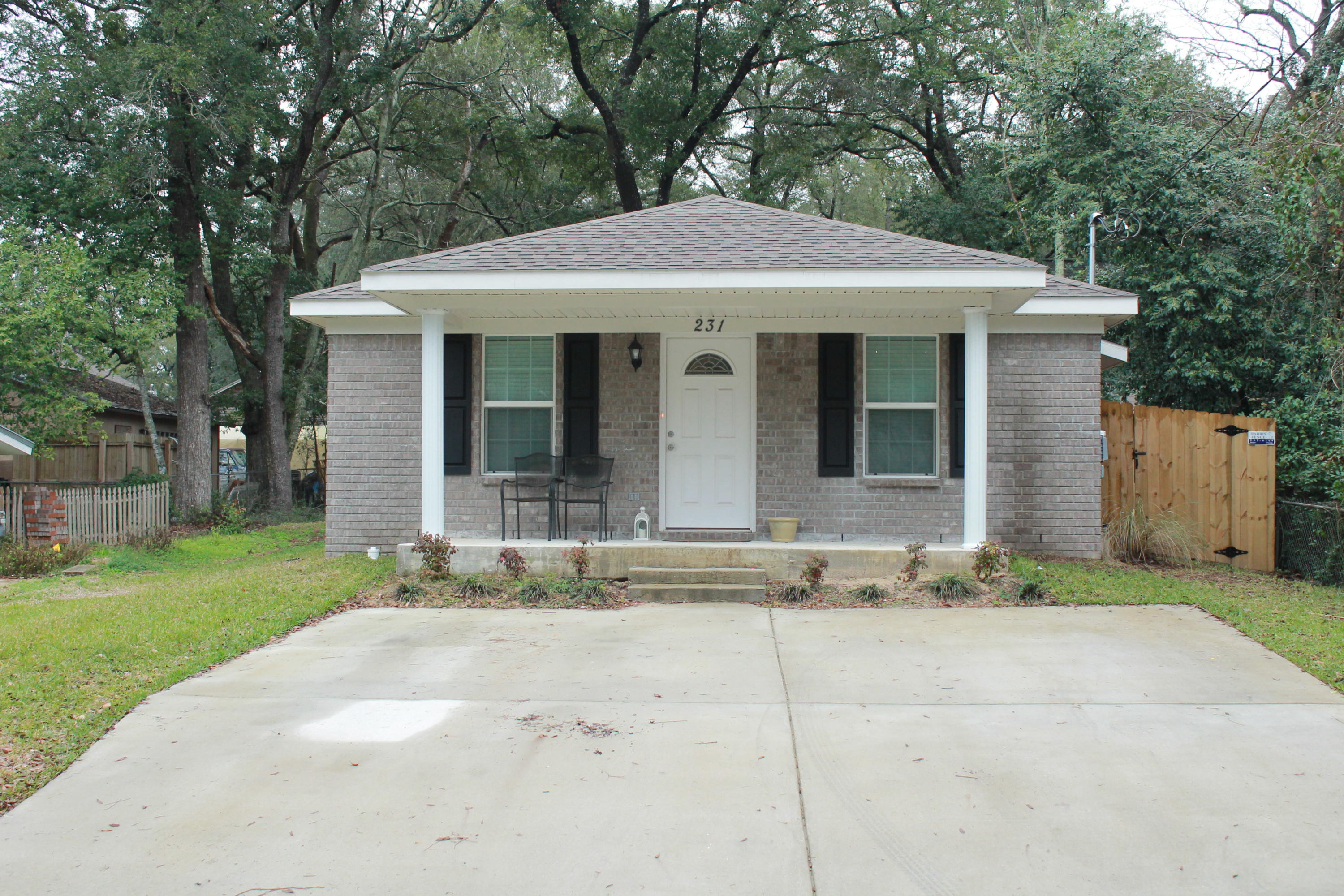 Available for move in on March 9, 2020!
LAWNCARE INCLUDED!
Fantastic 3 bed/ 2 bath shotgun style open floorplan built in 2018 with large front porch featuring beautiful bay view. The kitchen, living and dining area feature gorgeous luxury wood like tile throughout with carpet in all 3 bedrooms. Includes stainless steel appliances excluding microwave, and has designated laundry area. Home comes with huge backyard with complete privacy fence. Perfect location in the heart of Niceville with easy access to schools, shopping, and just minutes from NWFL State College, Eglin AFB. Pet welcome- restrictions apply. To schedule a showing call Sound Choice Real Estate 850.389.8533
