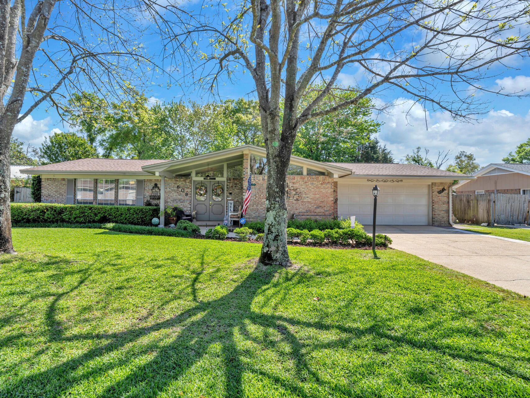 WELCOME HOME! This beautifully maintained home offers superior functionality with an open floor plan for everyday living or entertaining. The interior offers 3 beds and 2 full baths, tile flooring throughout the main living areas, two versatile living areas, an open kitchen complete with stainless steel appliances, plenty of closets/storage space, and plenty of natural lighting. Outside you'll find lush, well-kept landscaping with healthy grass, a shed, and a large two-car garage. This exceptional all-brick home has been meticulously maintained. While it's been well-loved, it is ready for you! 
609 Audubon Drive is within close proximity to surrounding area shopping, dining, military bases, schools, and more! Just minutes from the world's most beautiful beaches.