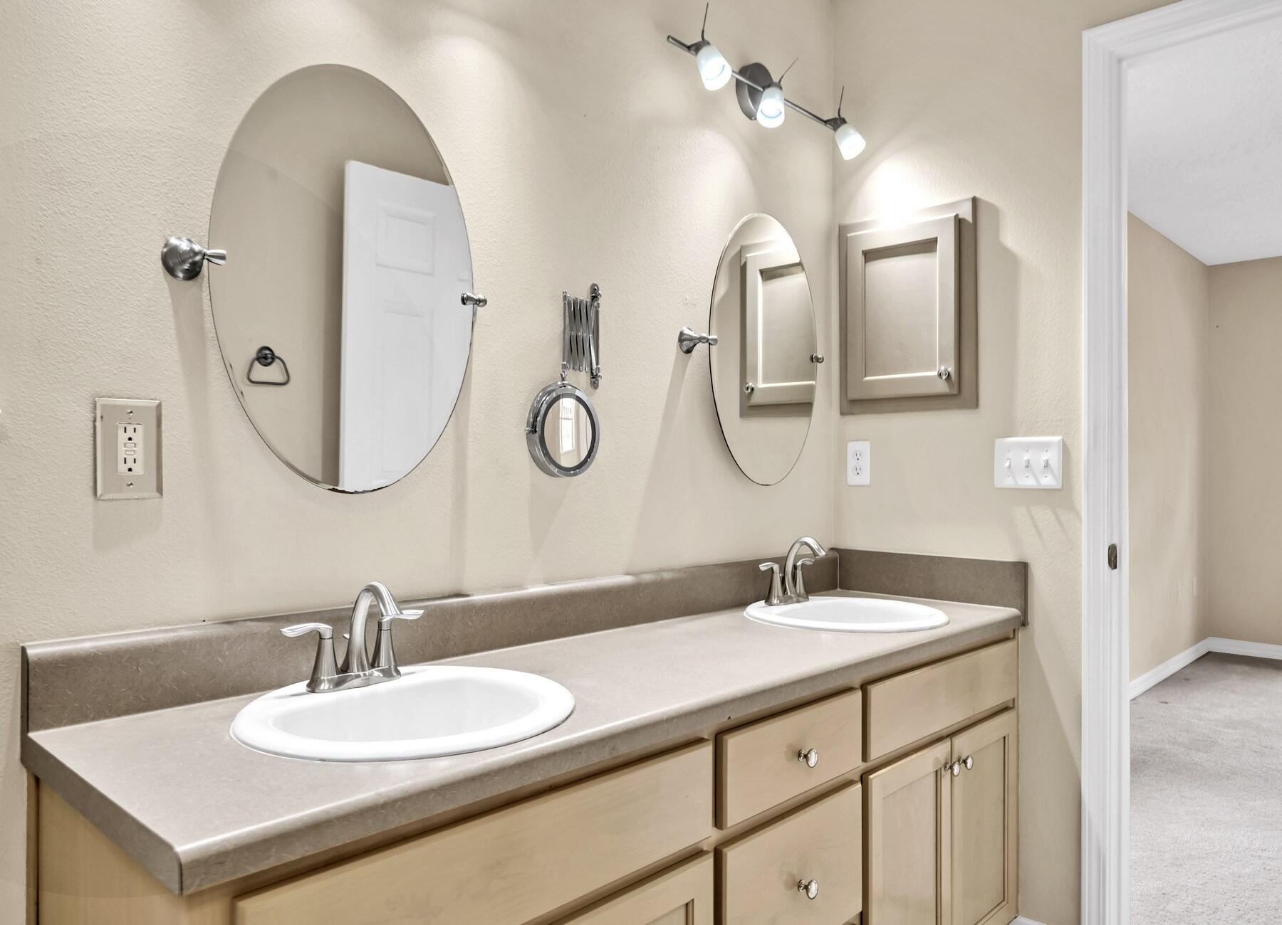 CREETWOOD PLACE - Residential Lease