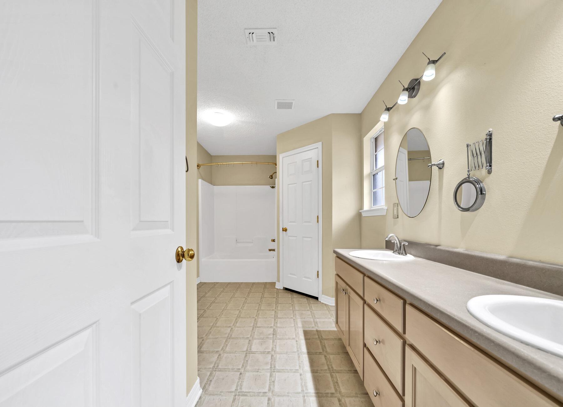 CREETWOOD PLACE - Residential Lease