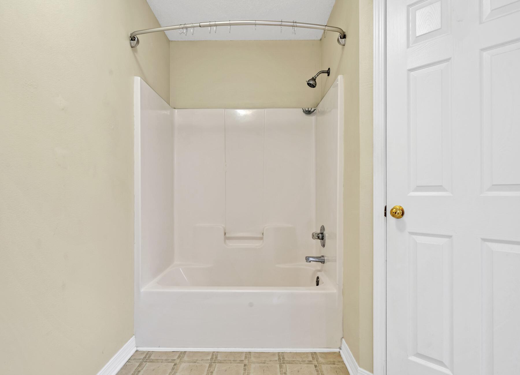 CREETWOOD PLACE - Residential Lease
