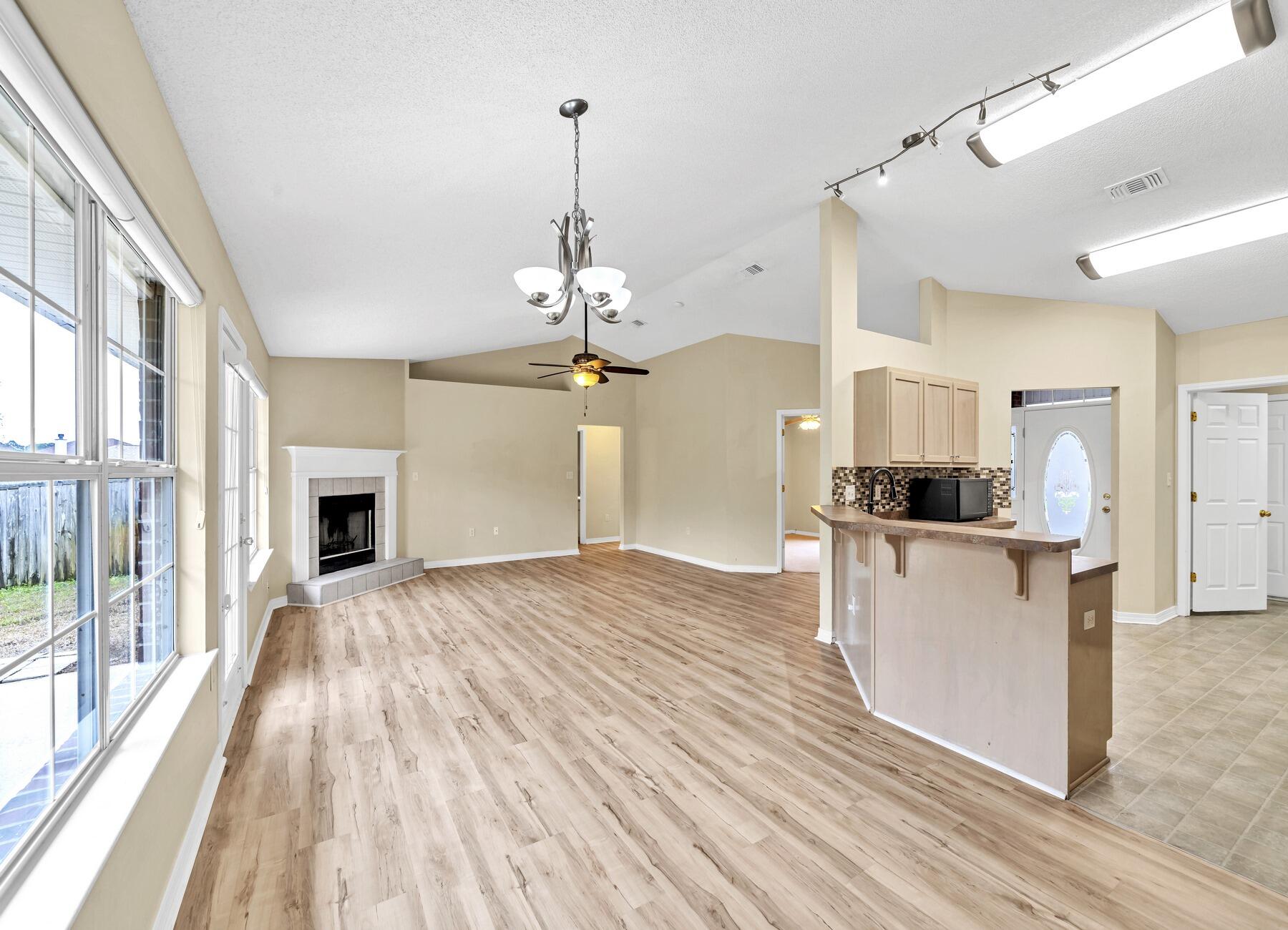 CREETWOOD PLACE - Residential Lease