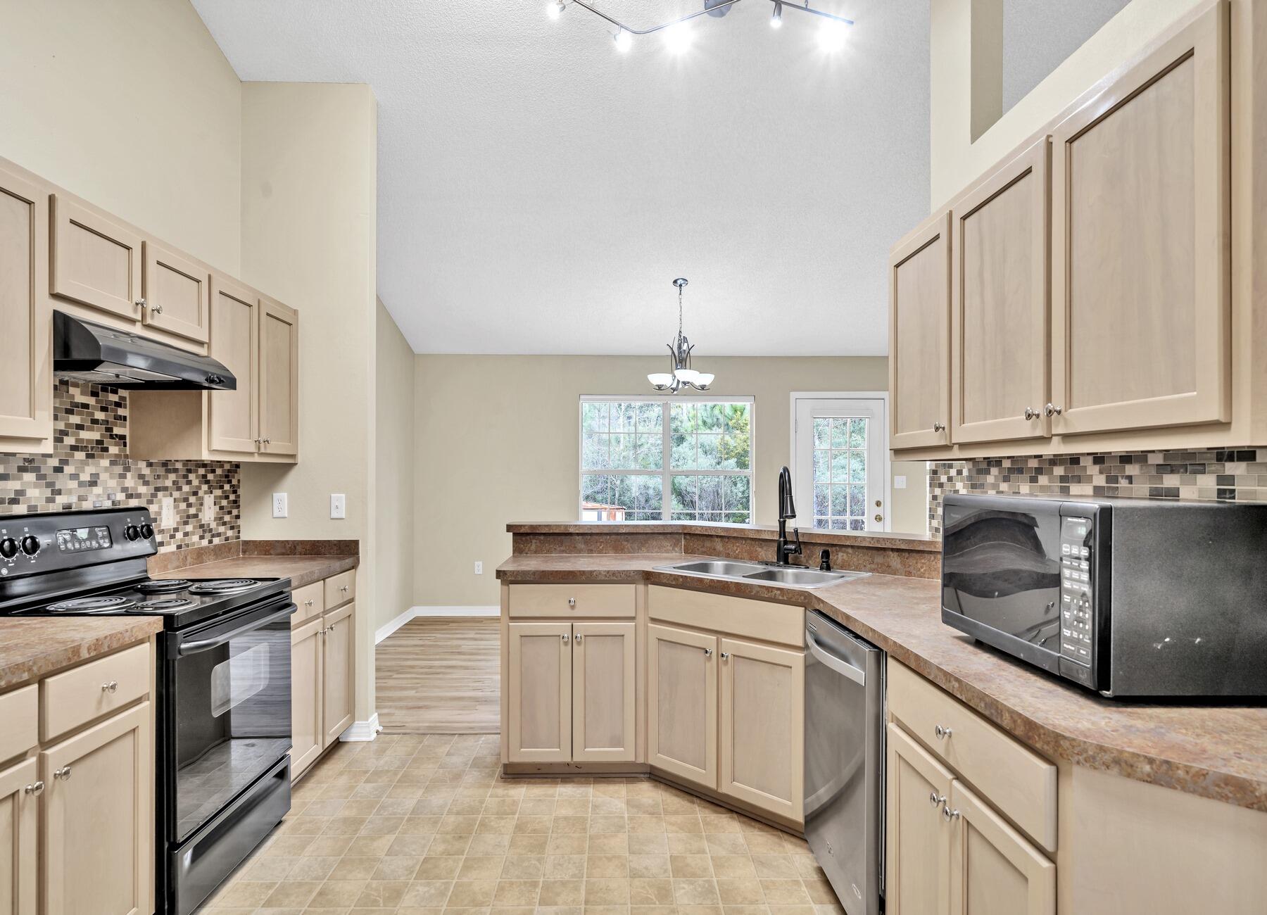 CREETWOOD PLACE - Residential Lease