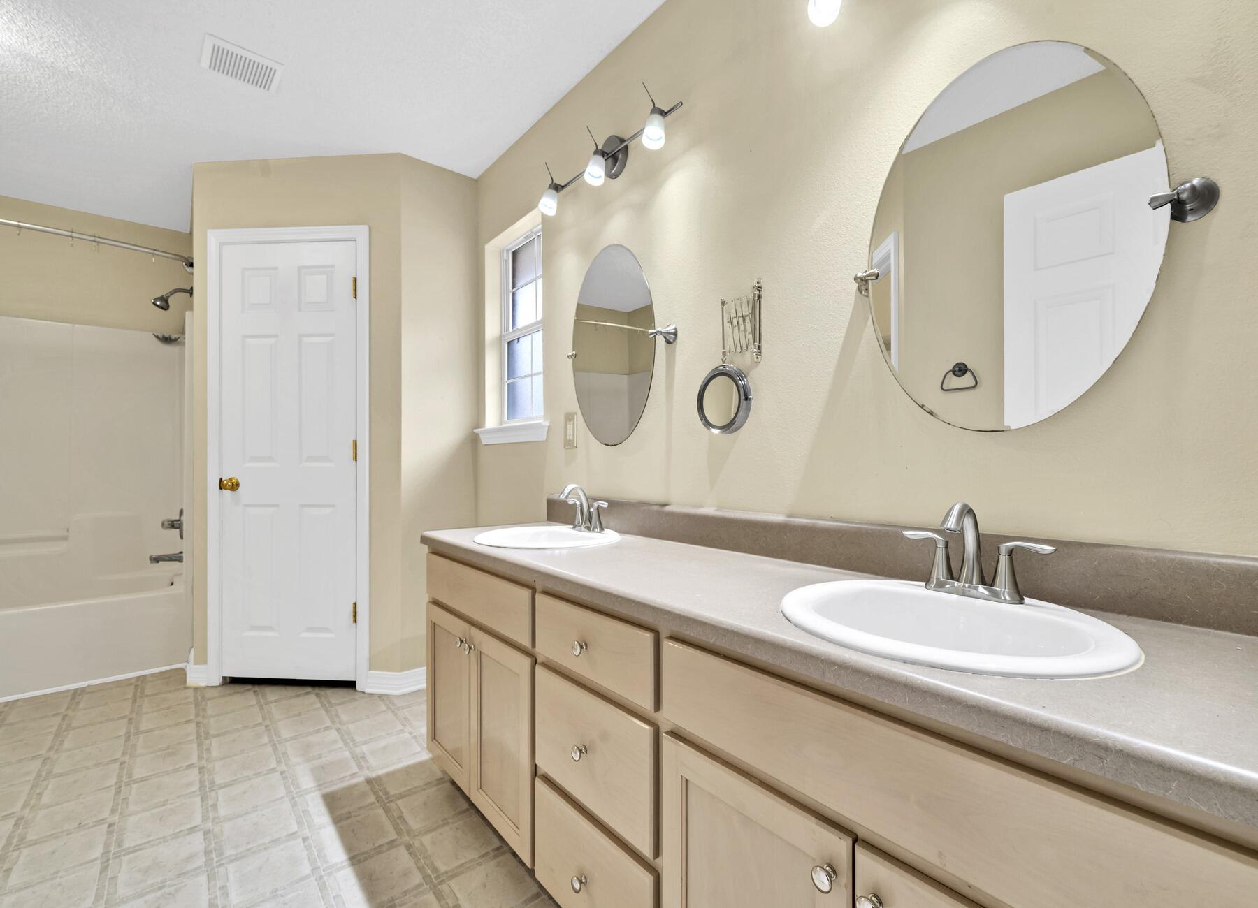 CREETWOOD PLACE - Residential Lease