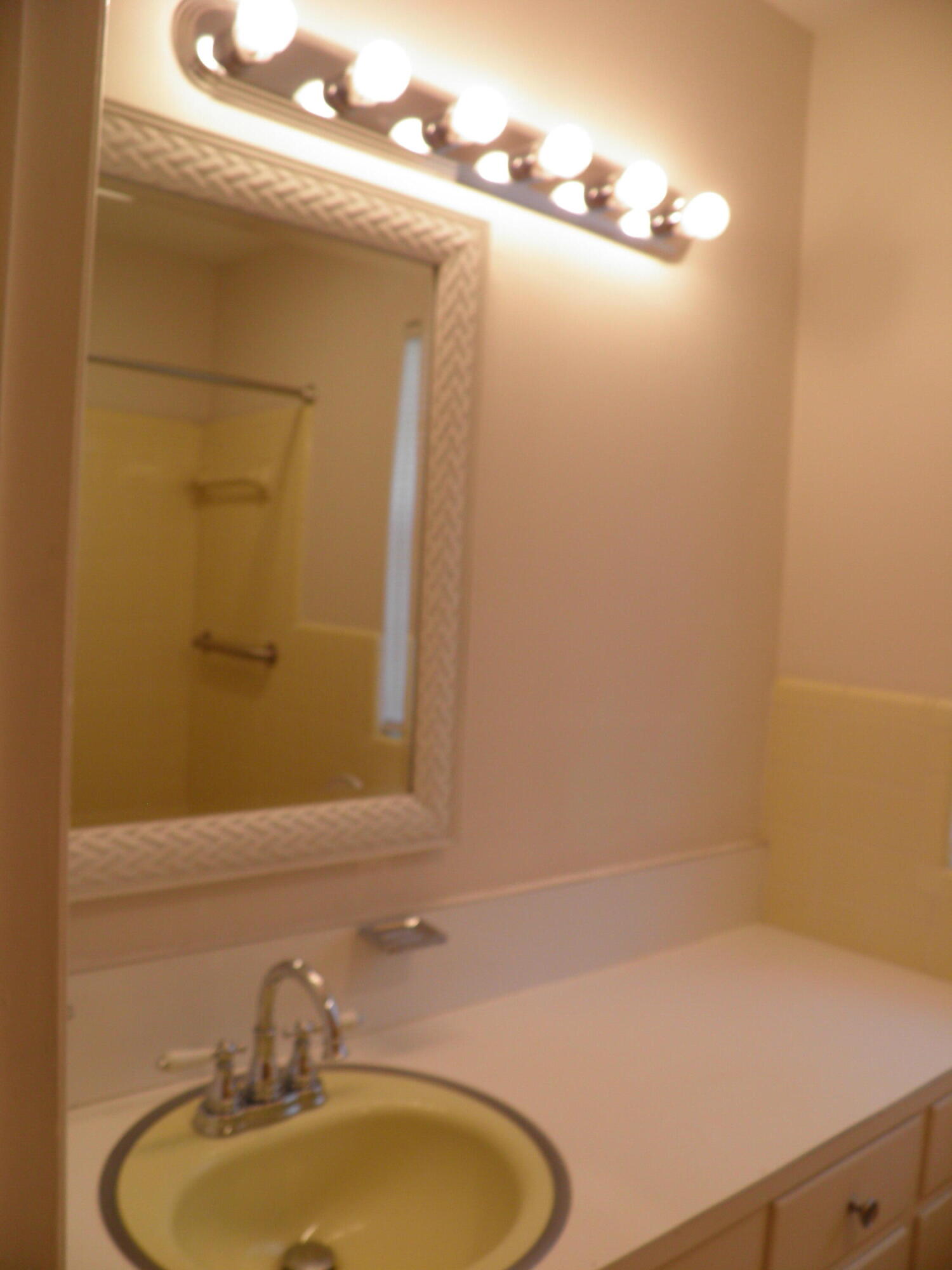 COLONY ESTATES - Residential Lease