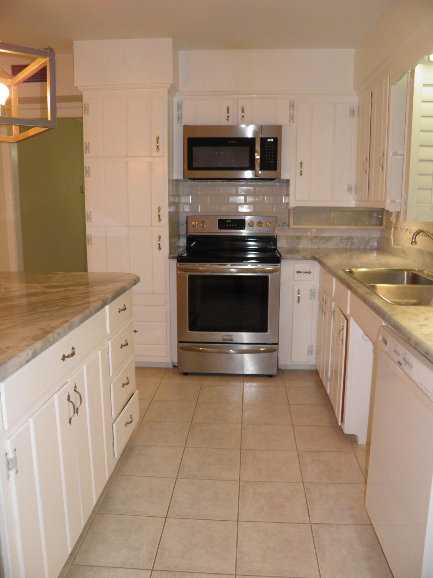 COLONY ESTATES - Residential Lease