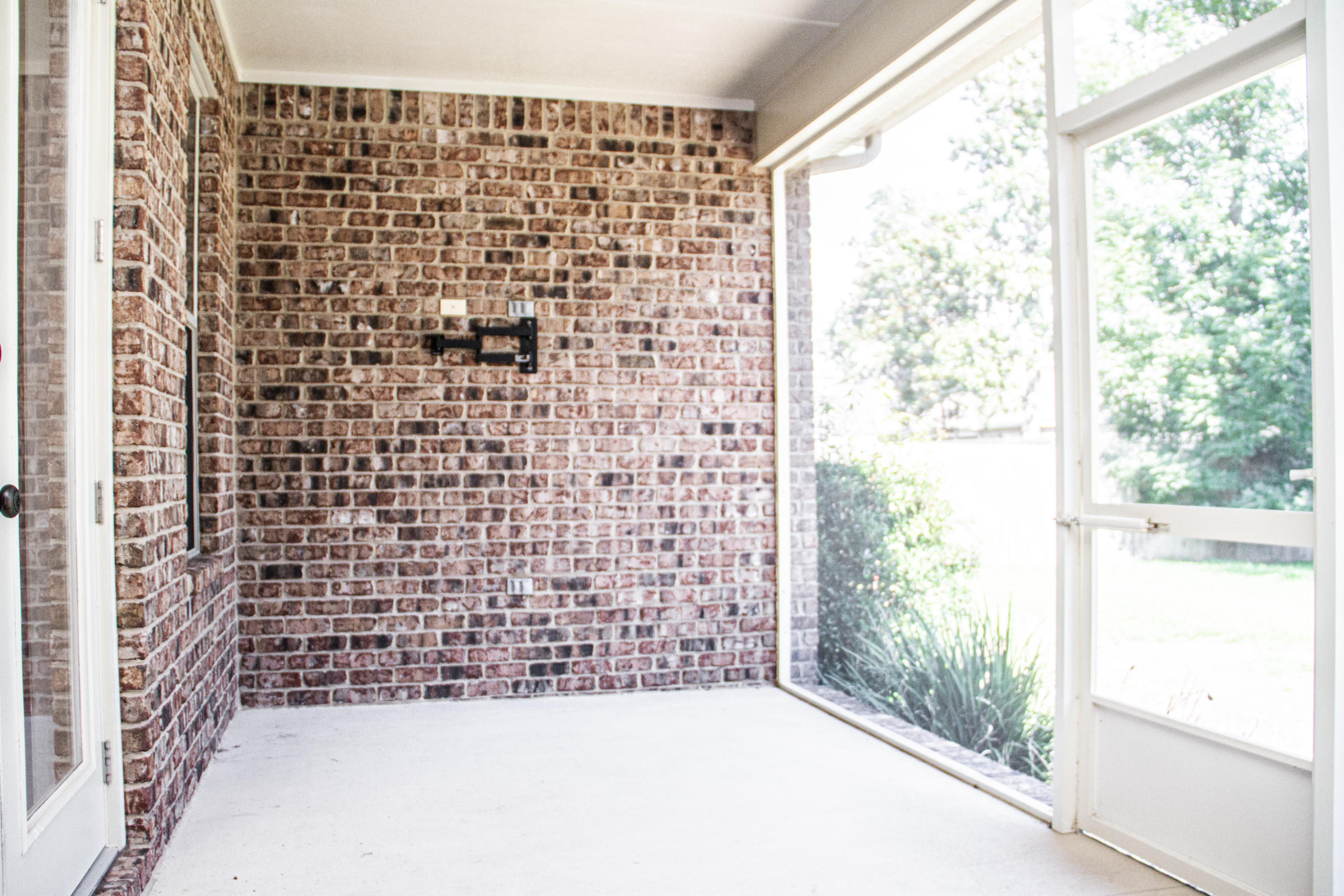 MAGNOLIA WOODS - Residential Lease