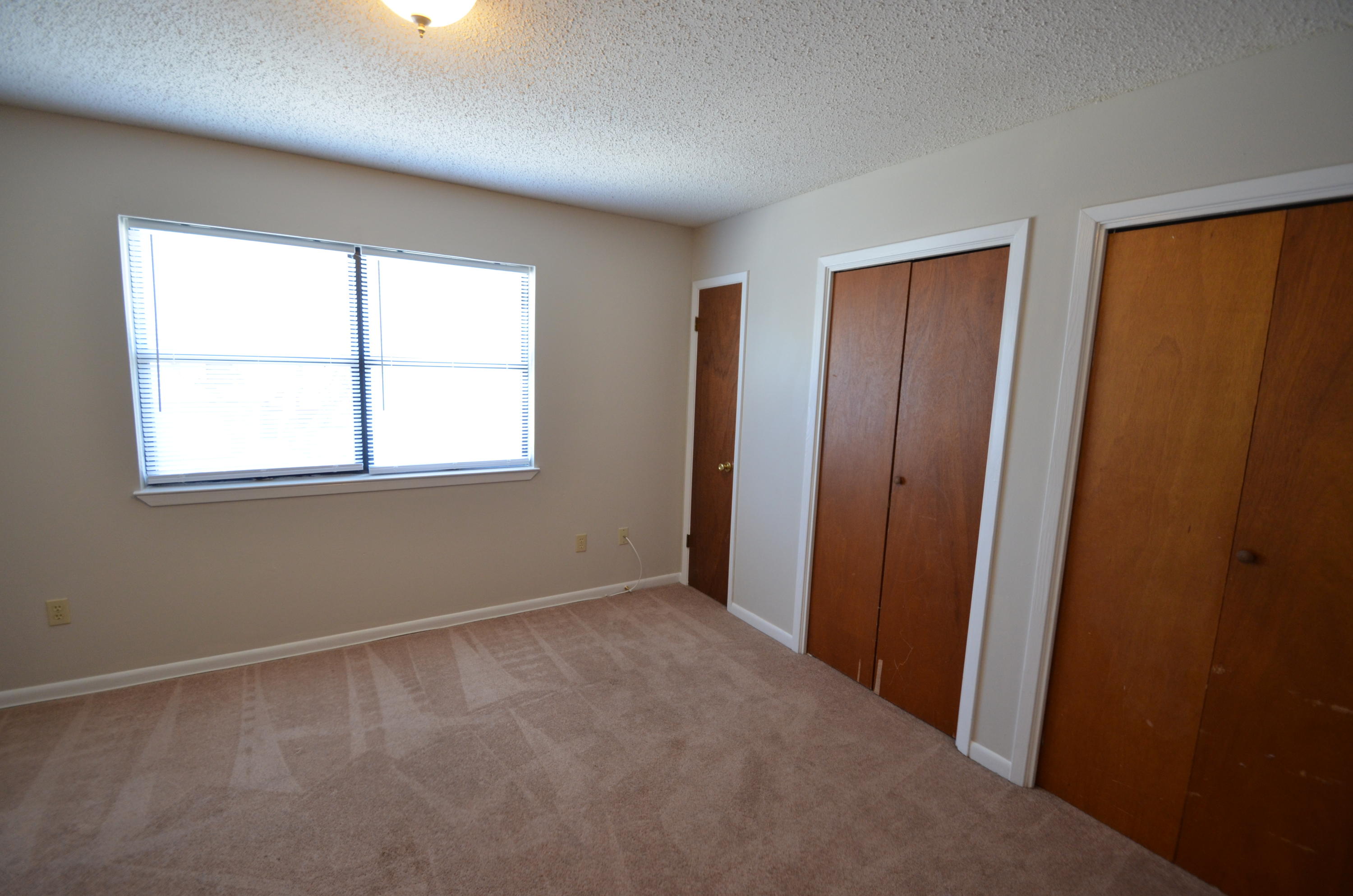 OAK TREE MANOR - Residential Lease