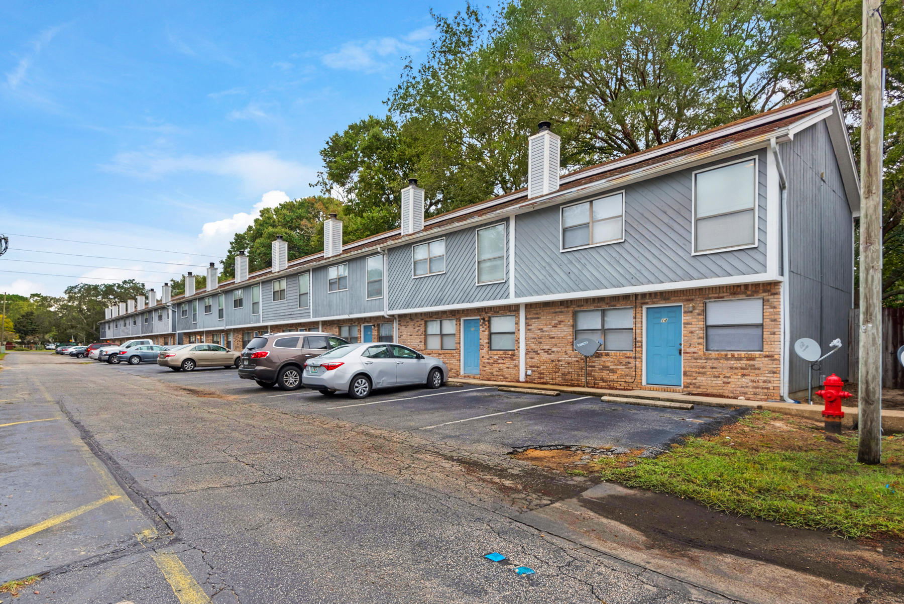 BEAUTIFUL 2 STORY TOWN-HOME WITH WOOD BURNING FIREPLACE, SPACIOUS KITCHEN WITH PLENTY OF CABINETS AND COUNTER SPACE AND GOOD SIZED BEDROOMS. CAT ONLY ALLOWED WITH PET SCREENING AND NON-REF PET FEE. CALL OFFICE FOR APPOINTMENT. AVAILABLE JUNE, 19th.