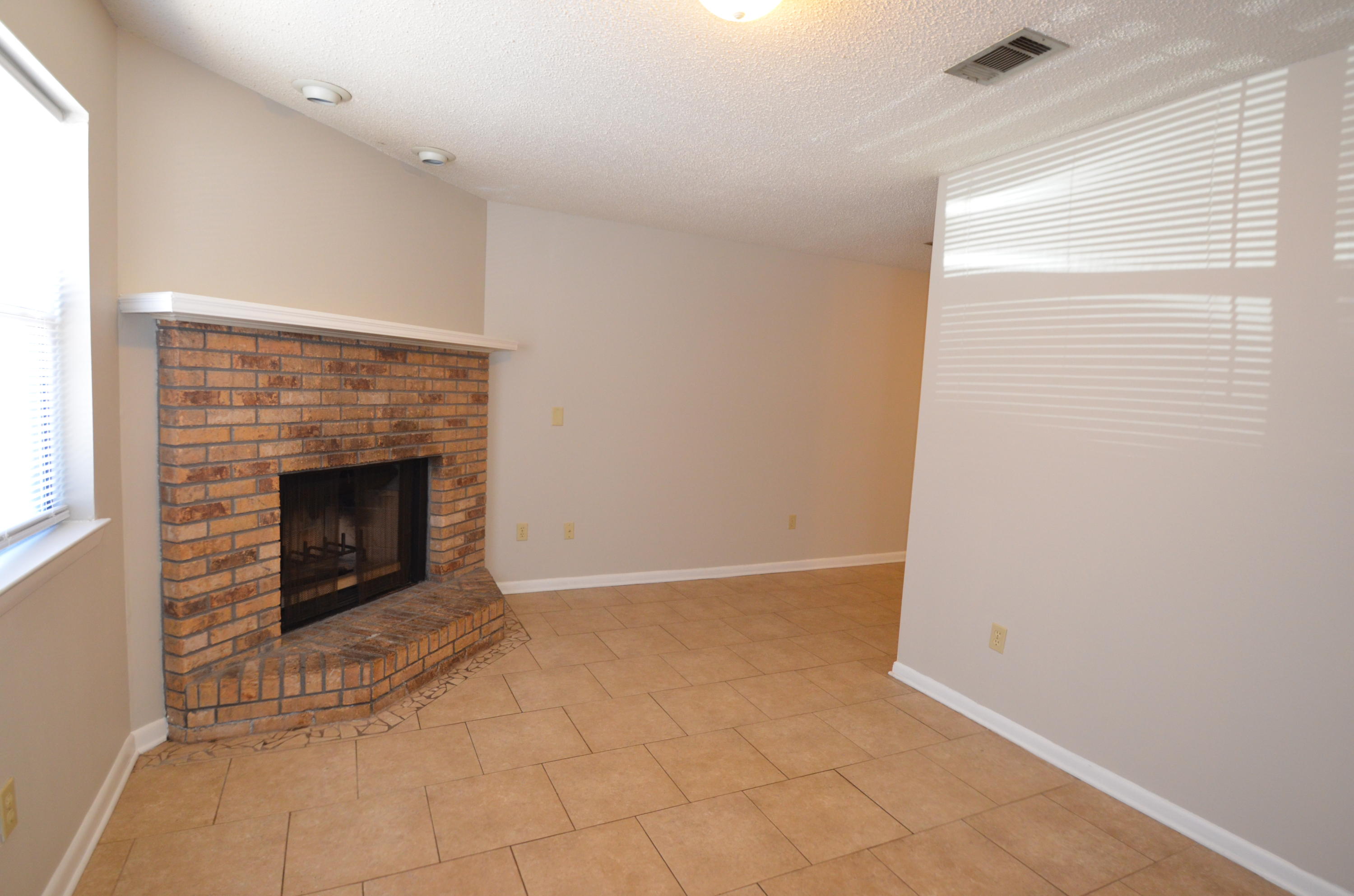 OAK TREE MANOR - Residential Lease