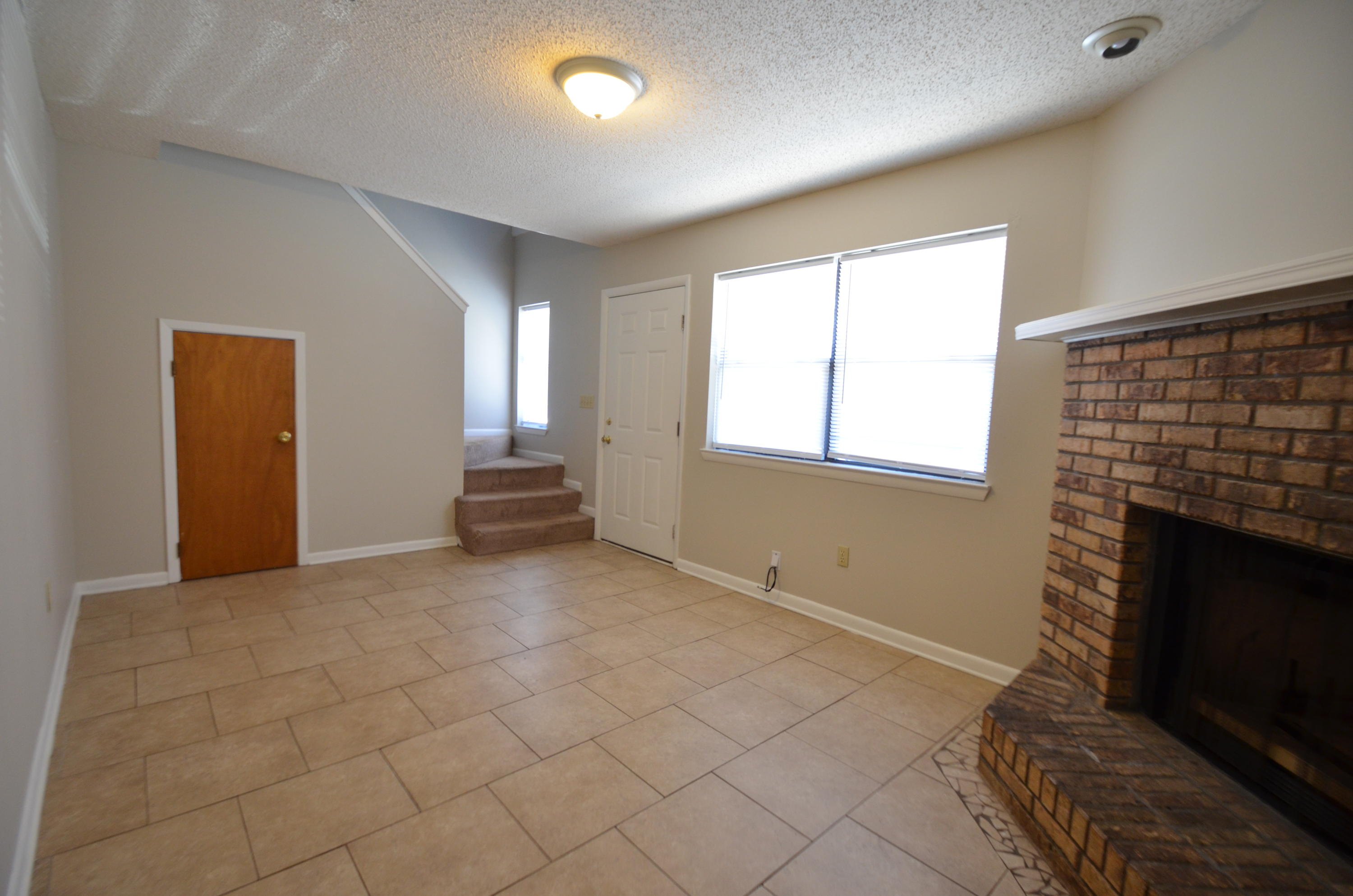 OAK TREE MANOR - Residential Lease