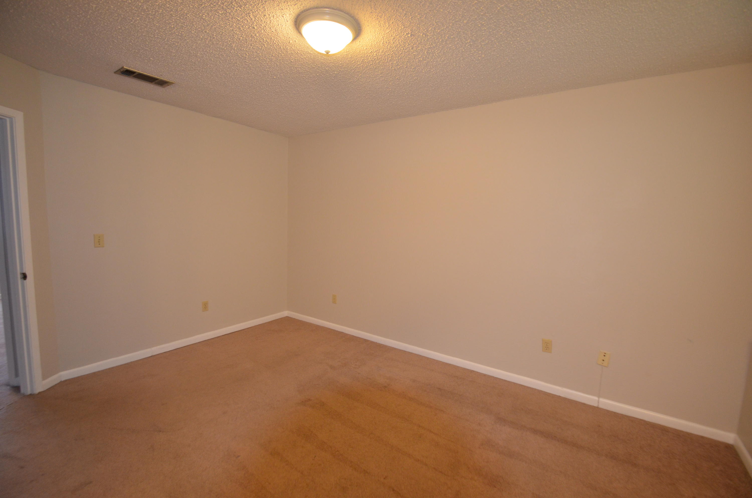 OAK TREE MANOR - Residential Lease