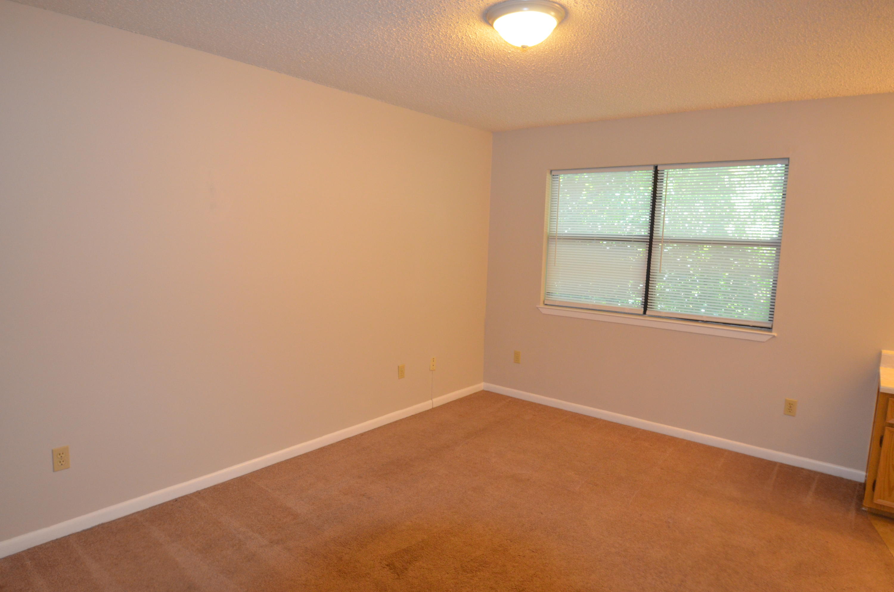 OAK TREE MANOR - Residential Lease