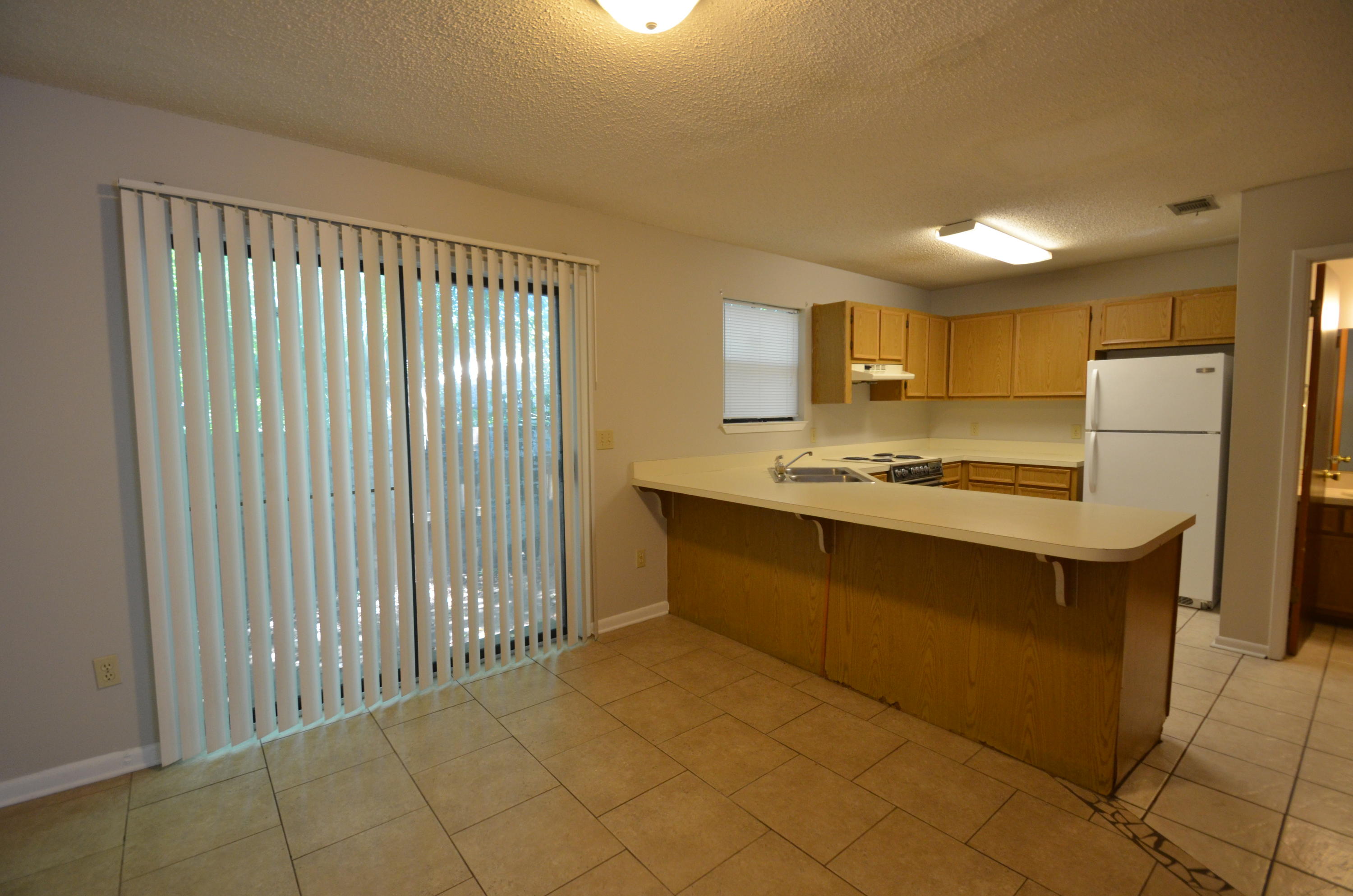 OAK TREE MANOR - Residential Lease
