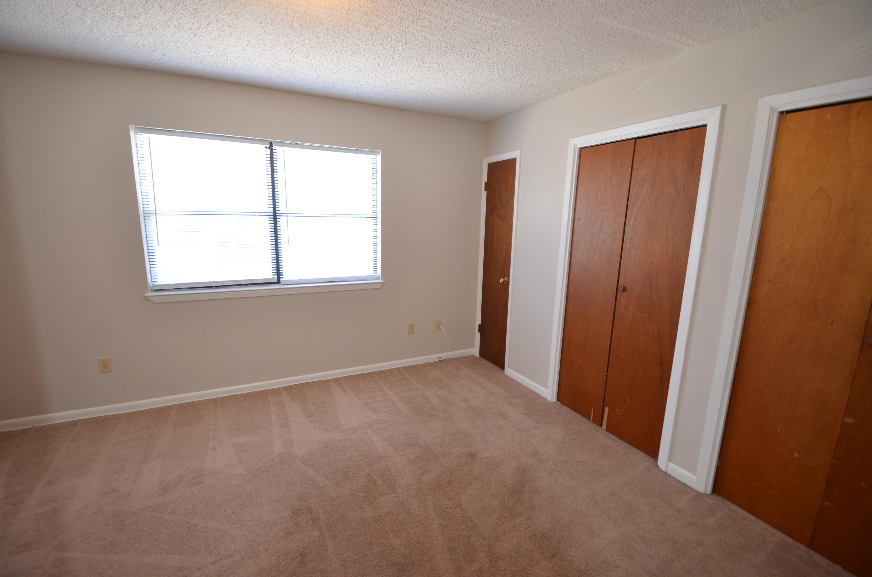OAK TREE MANOR - Residential Lease