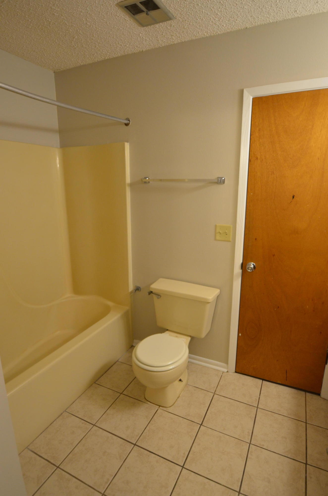 OAK TREE MANOR - Residential Lease