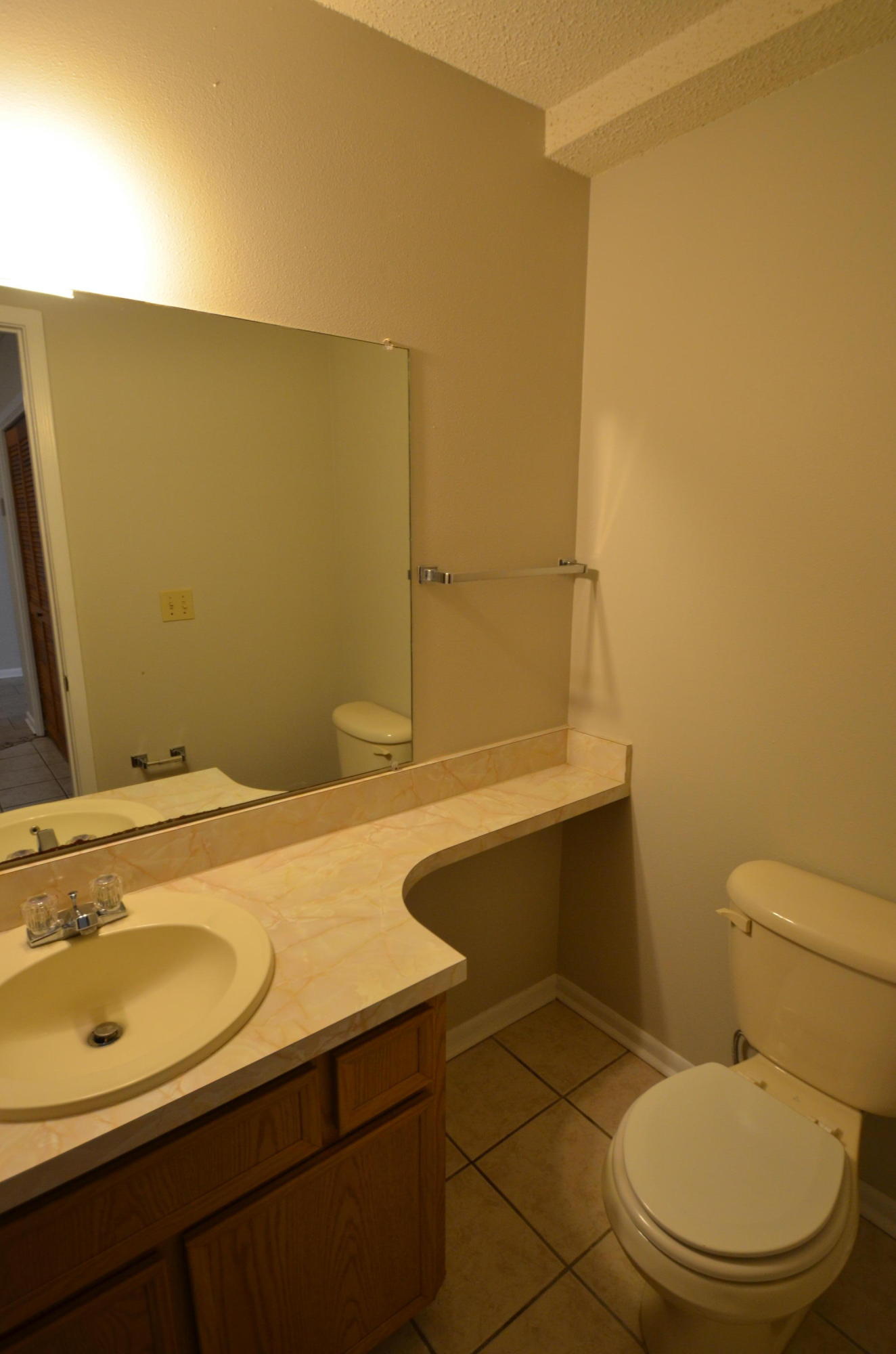 OAK TREE MANOR - Residential Lease