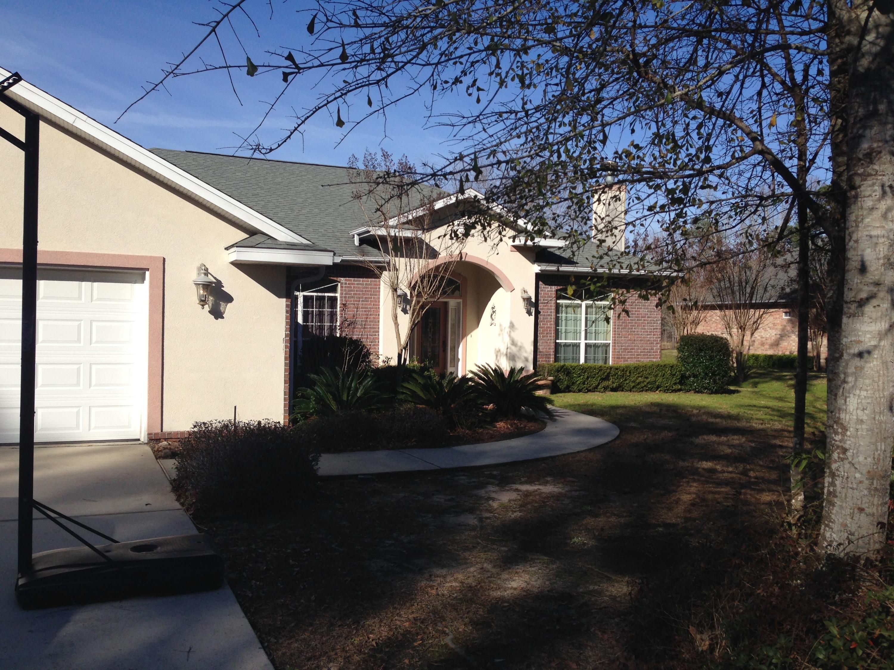 NICE 3BR/2BA HOME LOCATED ON THE WEST SIDE OF CRESTVIEW WITH EASY ACCESS TO HWY'S 85 & 90. YARD MAINTENANCE IS SUPPLIED BY THE OWNER. SMALL DOG ALLOWED WITH OWNER'S APPROVAL. NO SMOKING ALLOWED INSIDE PROPERTY.