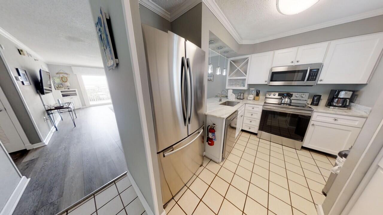 ISLANDER CONDO PH 2 - Residential