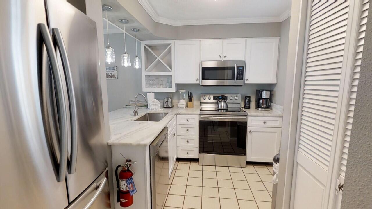 ISLANDER CONDO PH 2 - Residential