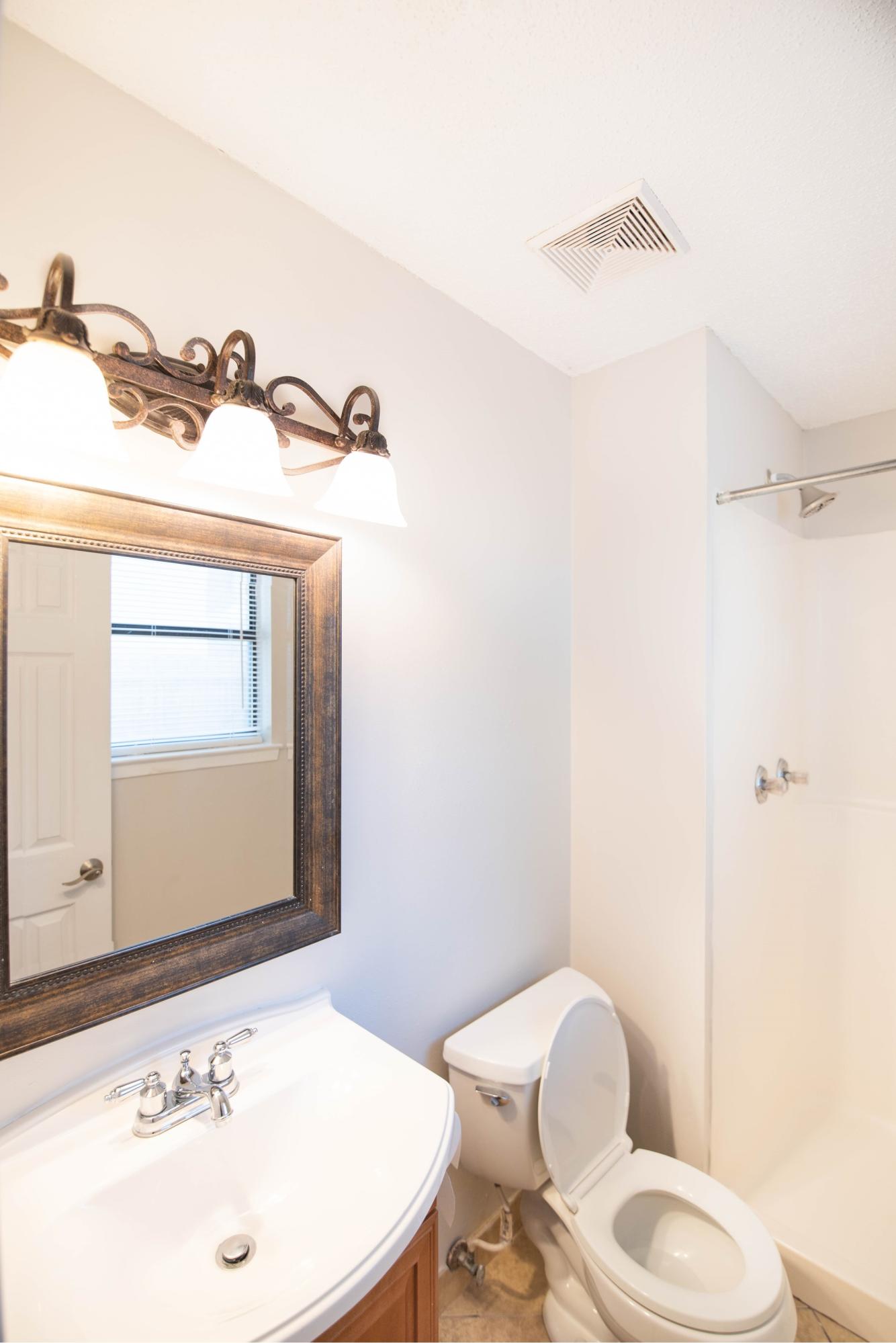 VALPARAISO PINECREST 2 - Residential Lease