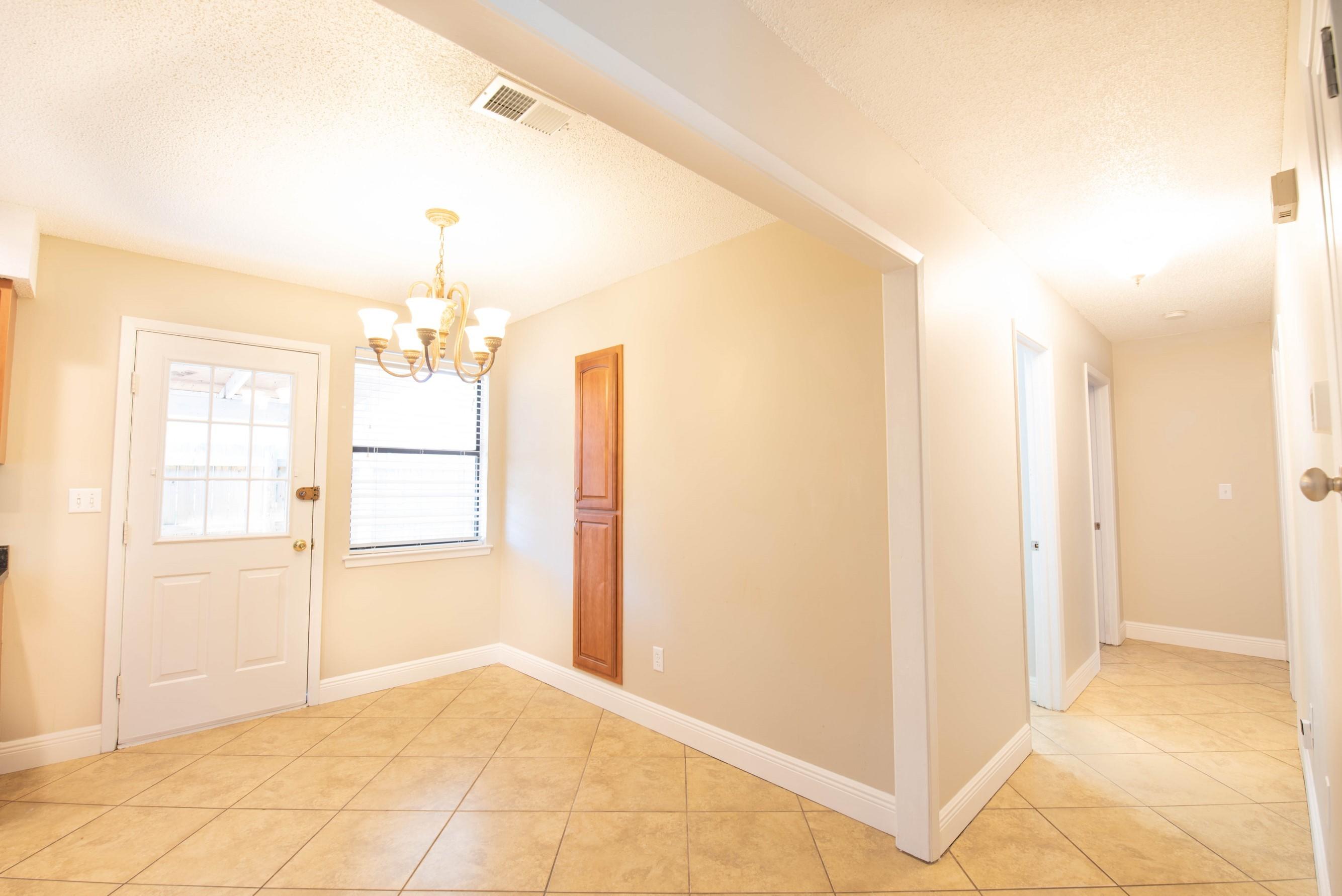 VALPARAISO PINECREST 2 - Residential Lease