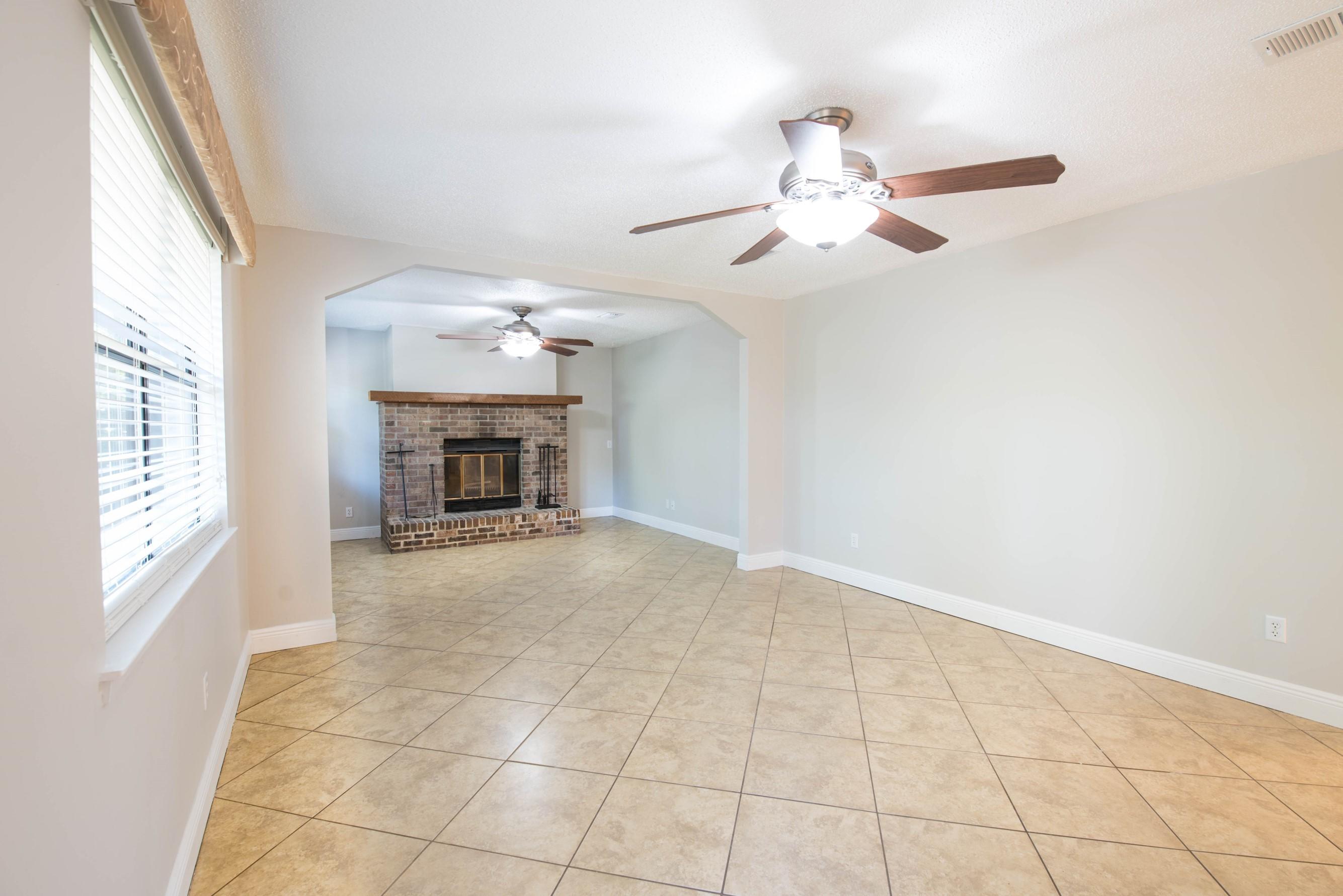 VALPARAISO PINECREST 2 - Residential Lease