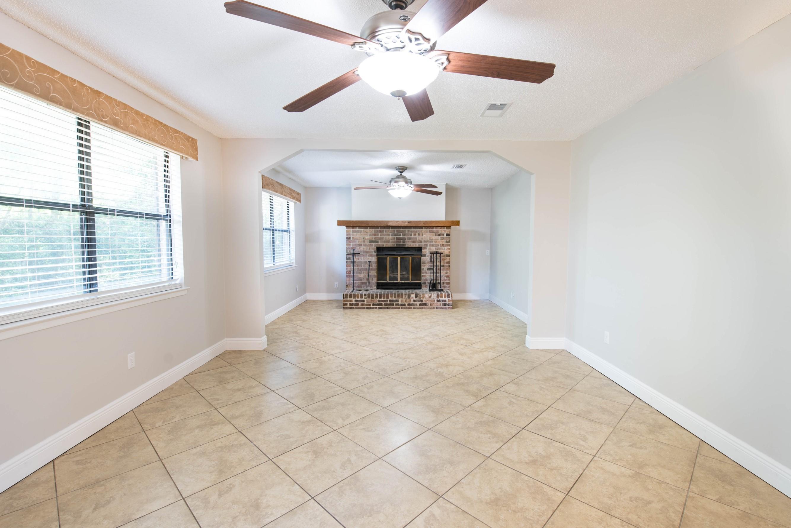 VALPARAISO PINECREST 2 - Residential Lease