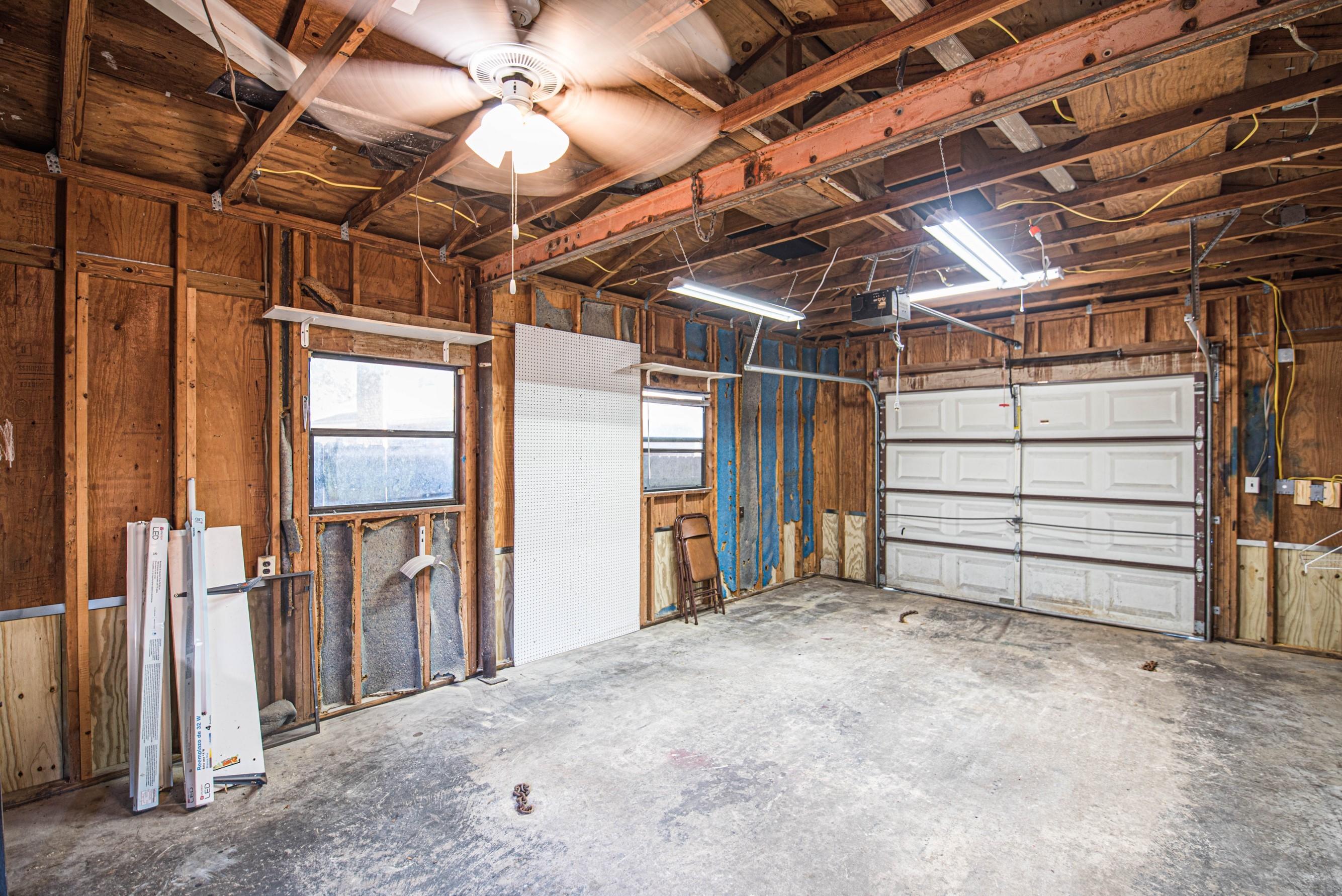 VALPARAISO PINECREST 2 - Residential Lease