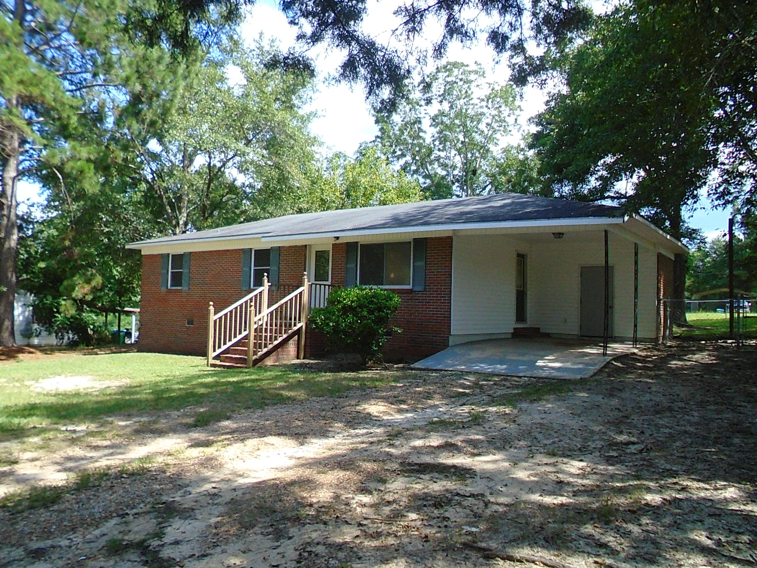 THIS BRICK HOME IS IN LIKE NEW! HOME IS FRESHLY PAINTED AND MOVE IN READY! HOME OFFERS A LARGE MASTER SUITE WITH 2 CLOSESTS, A GREAT OPEN LIVING ROOM - KITCHEN CONCEPT PERFECT FOR FAMILY NIGHT TO INCLUDE A DINING AREA JUST OFF THE KITCHEN. HOME WAS ORGINALLY A 3BR BUT WAS CONVERTED TO A 2 BR AND CAN EASILY BE CHANGED BACK TO FIT YOUR NEEDS. OFFERS A LARGE BATH, TONS OF STORAGE, AND A FENCED BACK YARD. LOW MAINTAINCE HOUSE LOCATED WITHIN THE CITY OF FLORALA ON A PAVED ROAD! TONS OF STORAGE ATTACHED TO CARPORT! MUST SEE HOUSE!