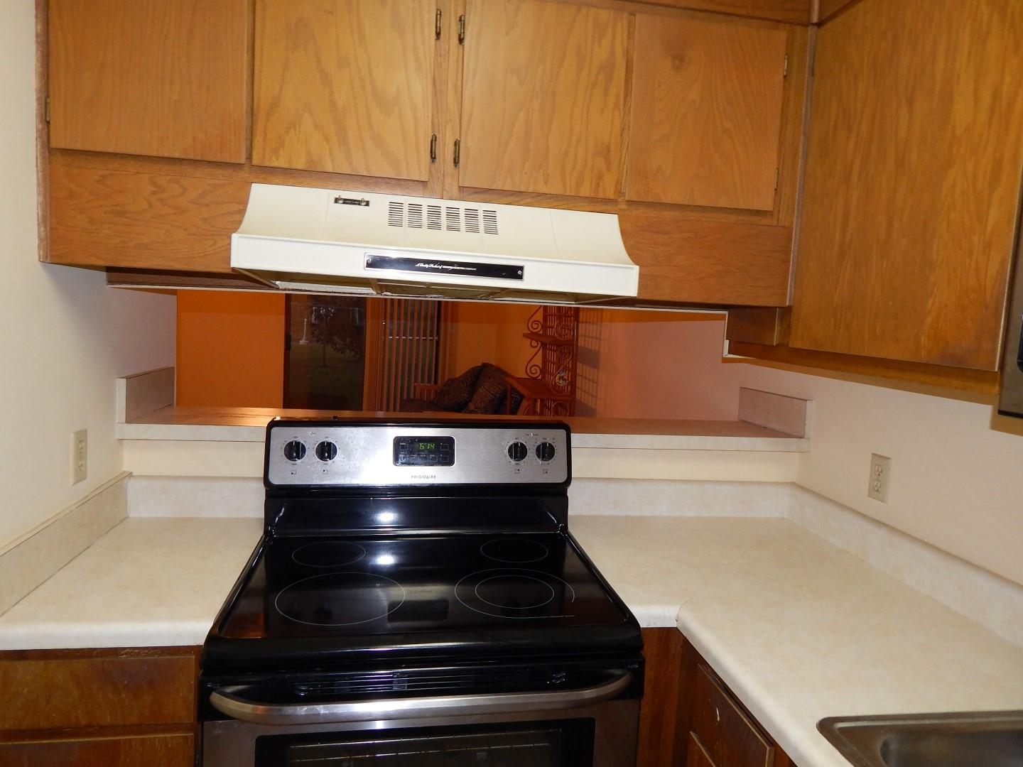 BIENVILLE SQUARE T/H - Residential Lease