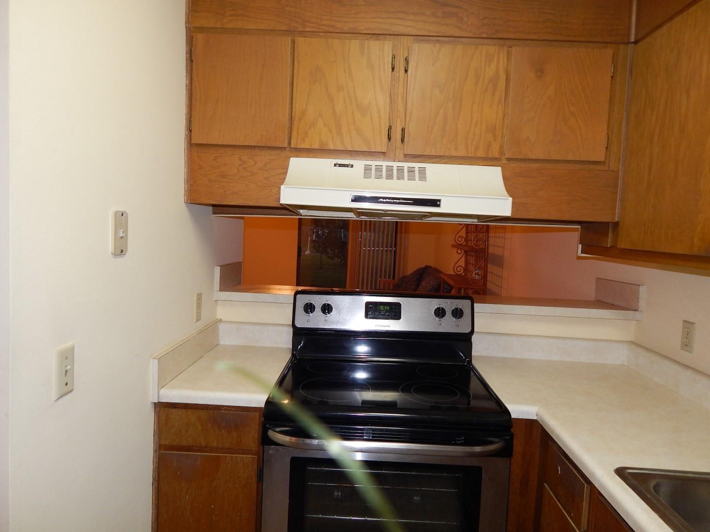 BIENVILLE SQUARE T/H - Residential Lease