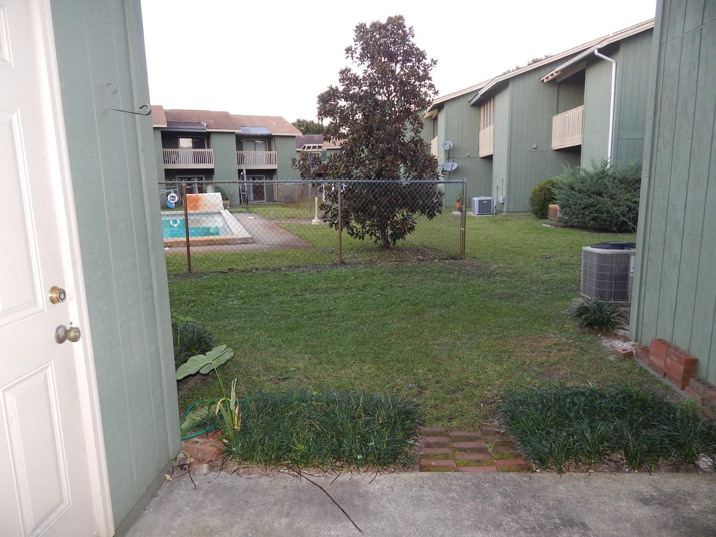 BIENVILLE SQUARE T/H - Residential Lease