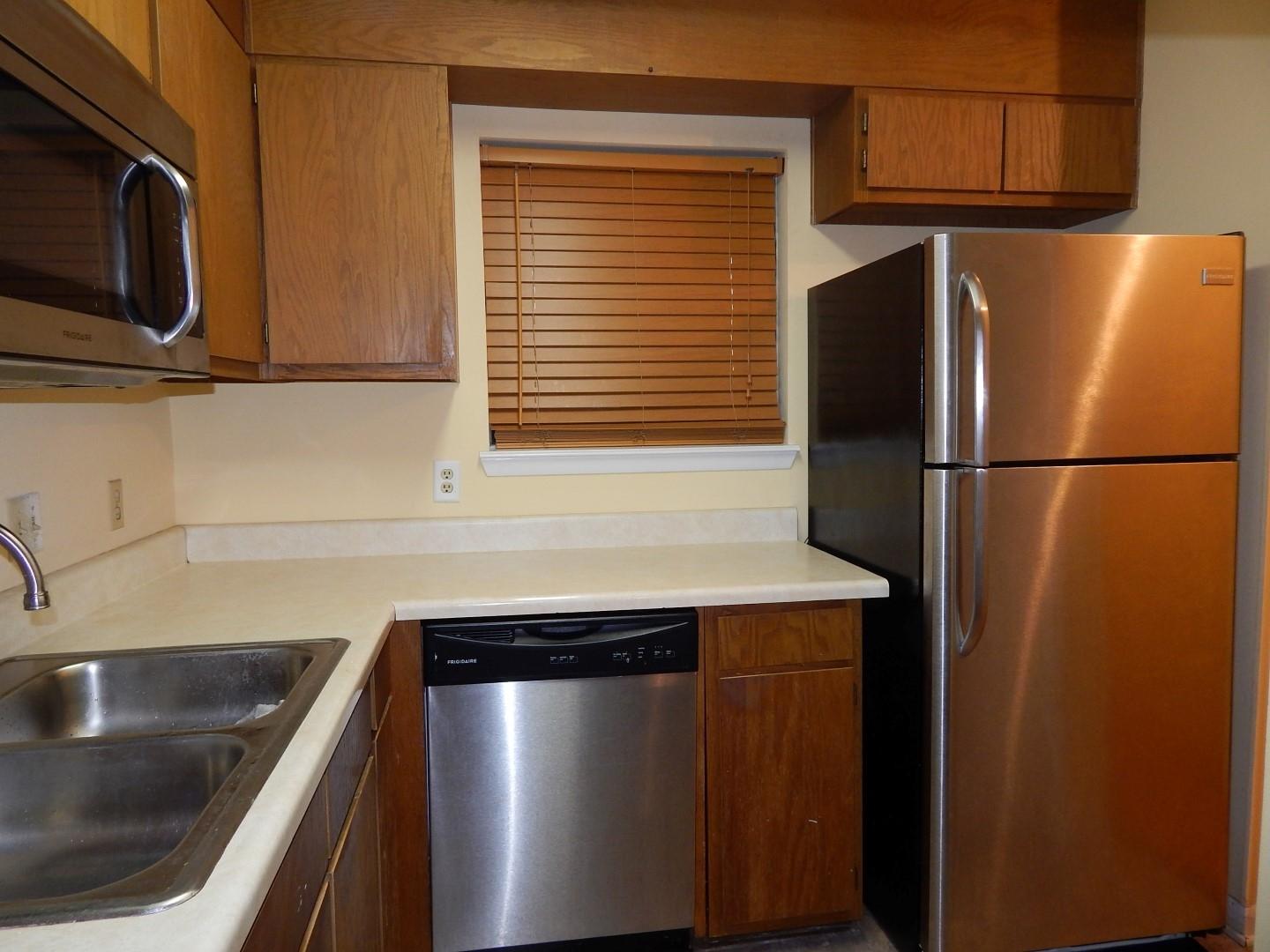 BIENVILLE SQUARE T/H - Residential Lease