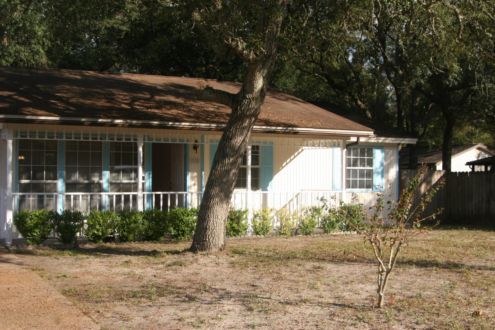 CHECK OUT THIS GORGEOUS HOME IN THE HEART OF NICEVILLE..MINUTES TO EGLIN, HURLBURT, THE ARMY 7TH GROUP, AND THE BEACHES OF DESTIN. PETS OK WITH $400 NON REFUNDABLE PET FEE/ LIMIT 2 PETS, ANY COMBINATION OF CAT OR DOG. NO LARGE AGGRESSIVE BREEDS