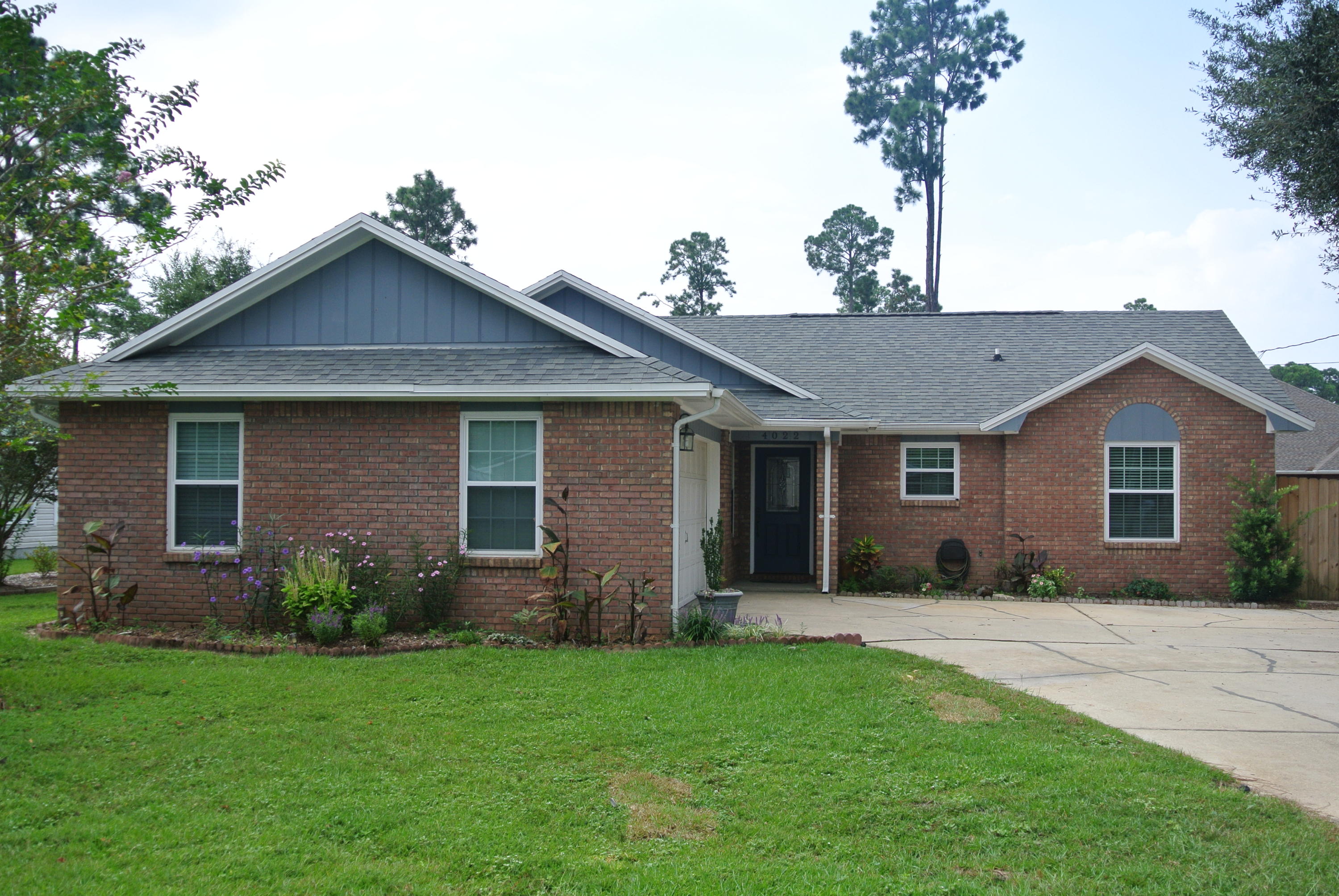 AVAILABLE JULY 21,2017! Lovely split bedroom home located in the heart of Niceville. This updated home offers a split bedroom floor plan with wood flooring in the main living areas, fireplace, tile in all wet areas and carpet in the bedrooms. The large eat in kitchen features solid surface counters, newer appliances, a breakfast nook and an abundance of beautiful cabinetry. The master retreat features a trey ceiling, walk in closet, skylight in the bath, his and her sinks a slate tile shower and a large walk in closet. The back yard is enormous and offers a storage shed for your lawn equipment and is perfect for your pets or growing family. Don't miss out on this one because it won't last. Pets may be allowed with a $400 non-refundable pet fee. Sorry no indoor smoking.