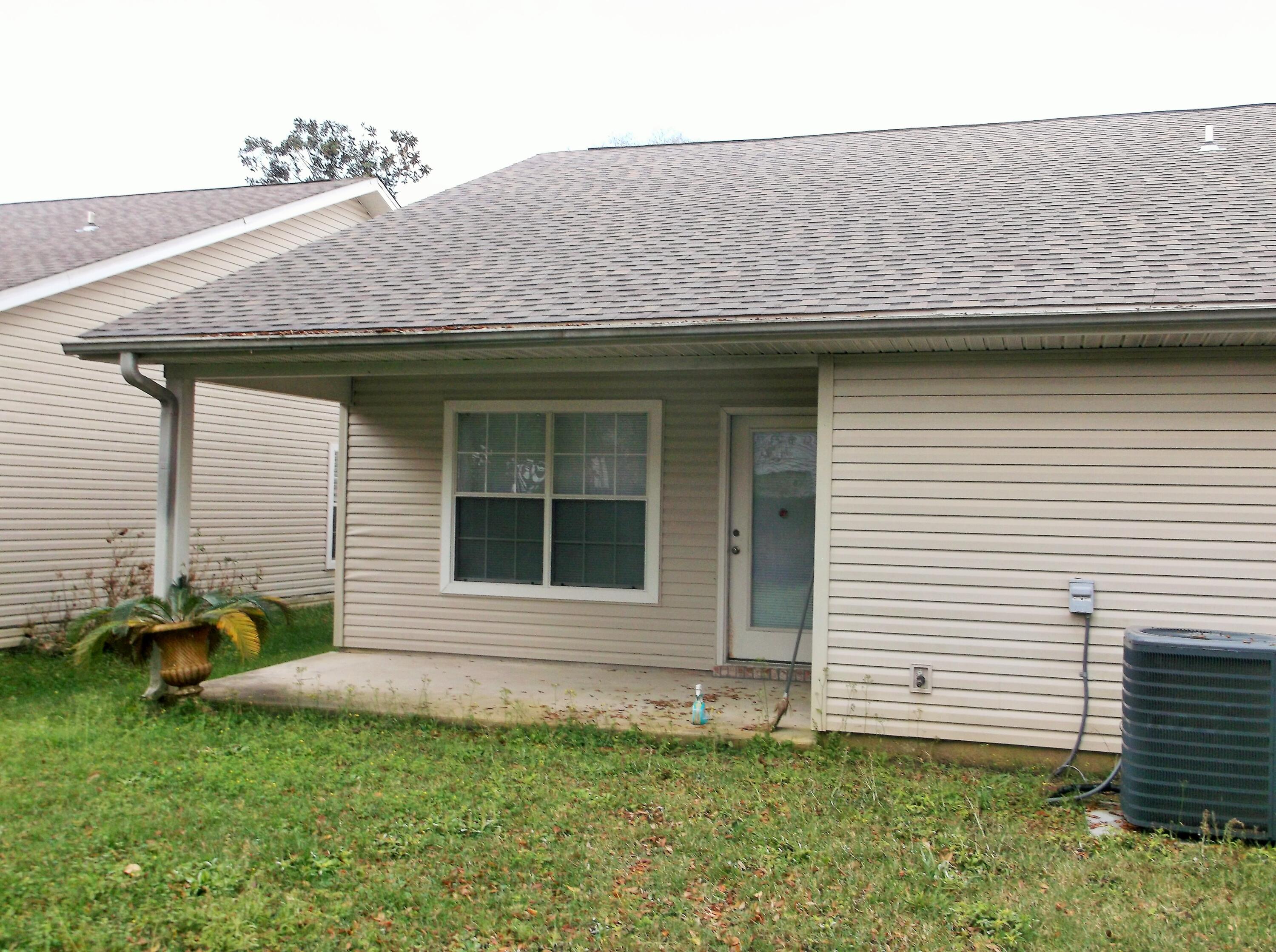 SHANYN TAYLOR OAKS - Residential Lease