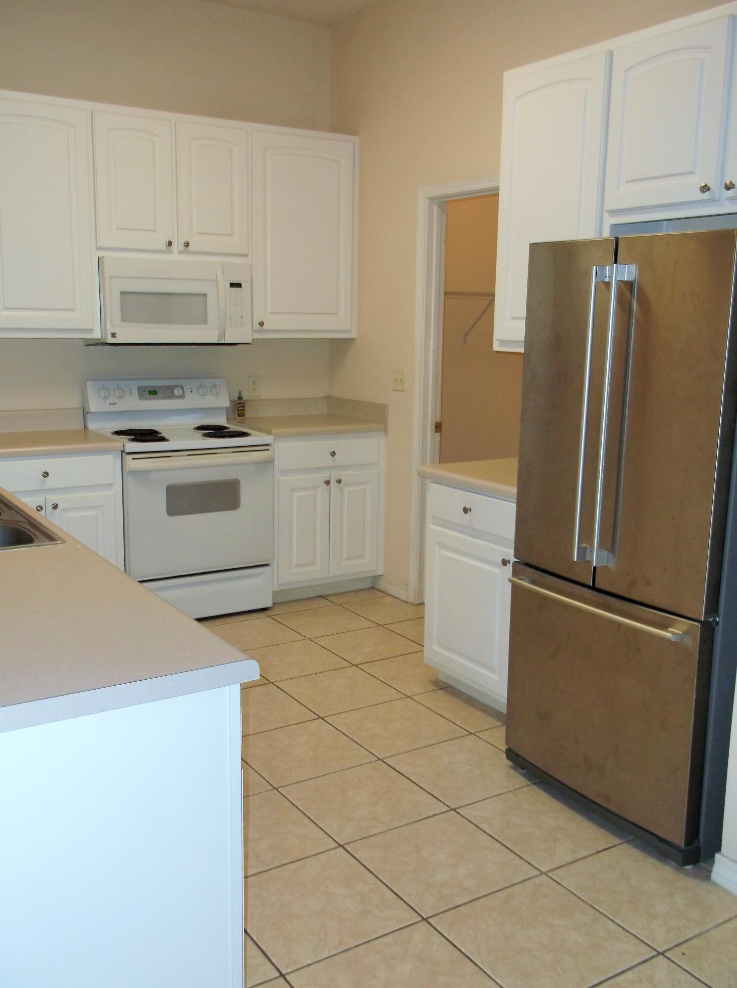 SHANYN TAYLOR OAKS - Residential Lease