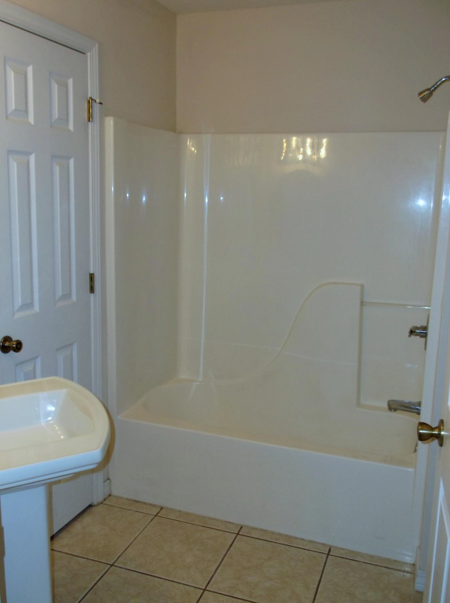 SHANYN TAYLOR OAKS - Residential Lease