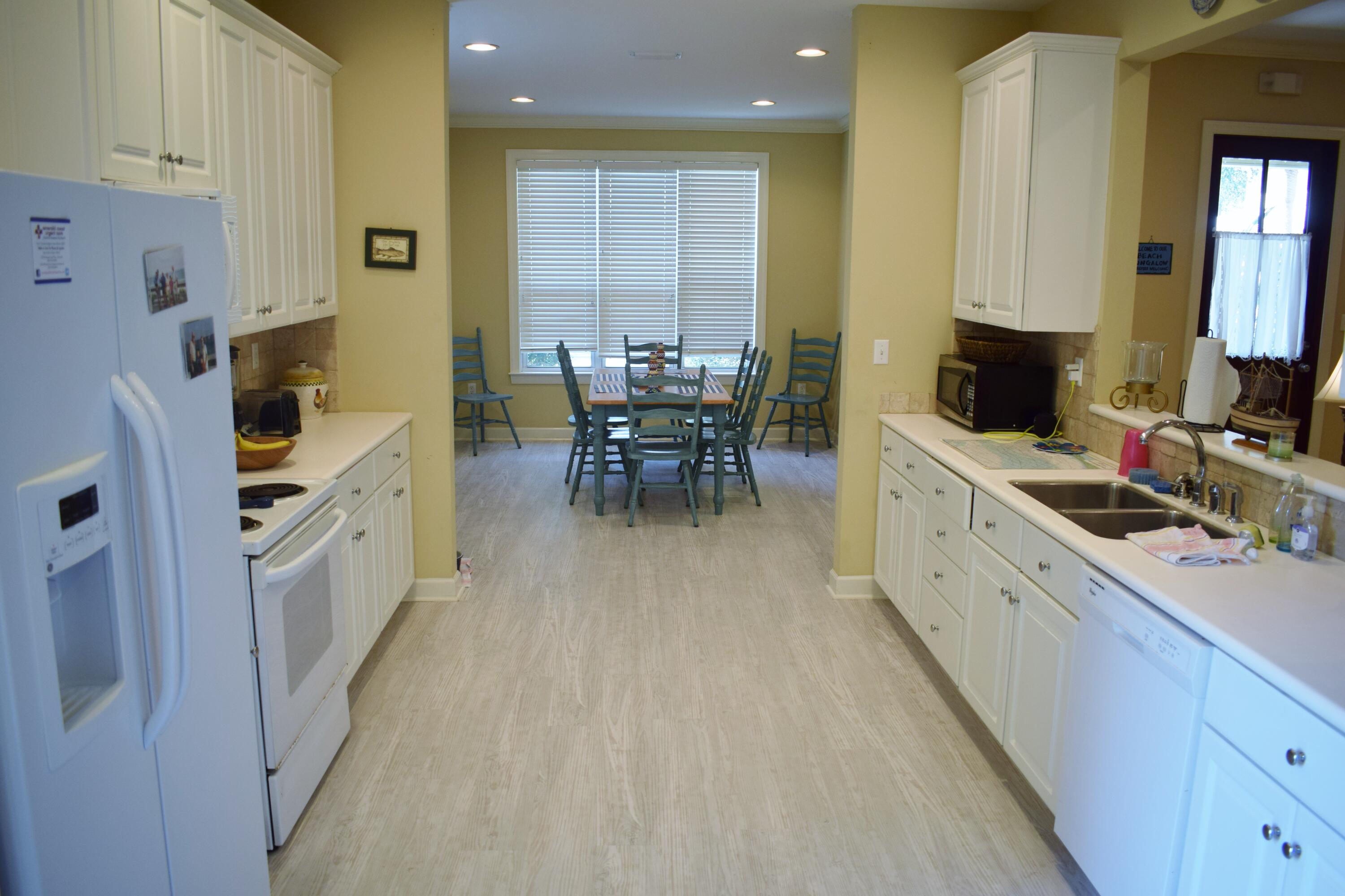 CRYSTAL LAKE - Residential Lease