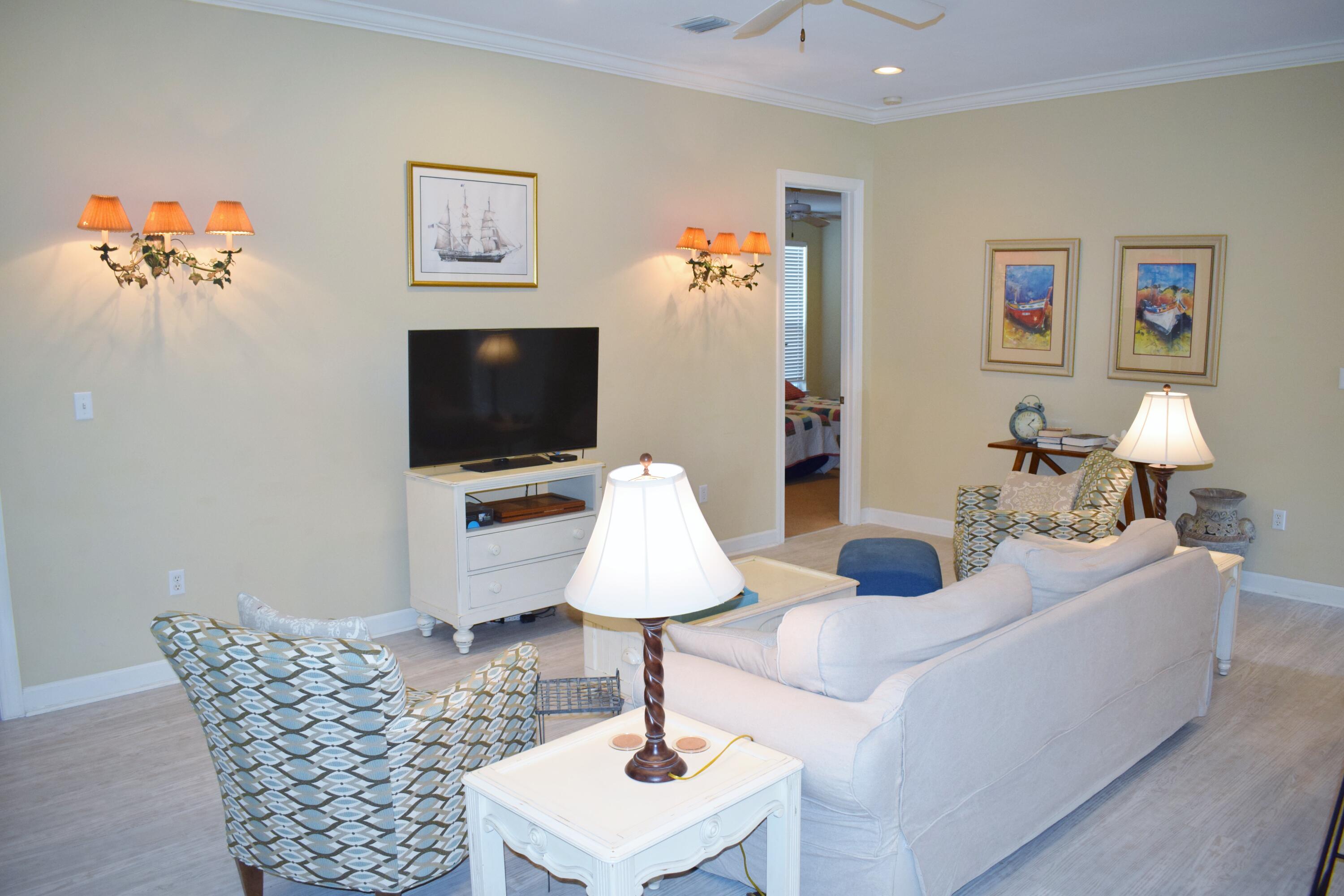 CRYSTAL LAKE - Residential Lease