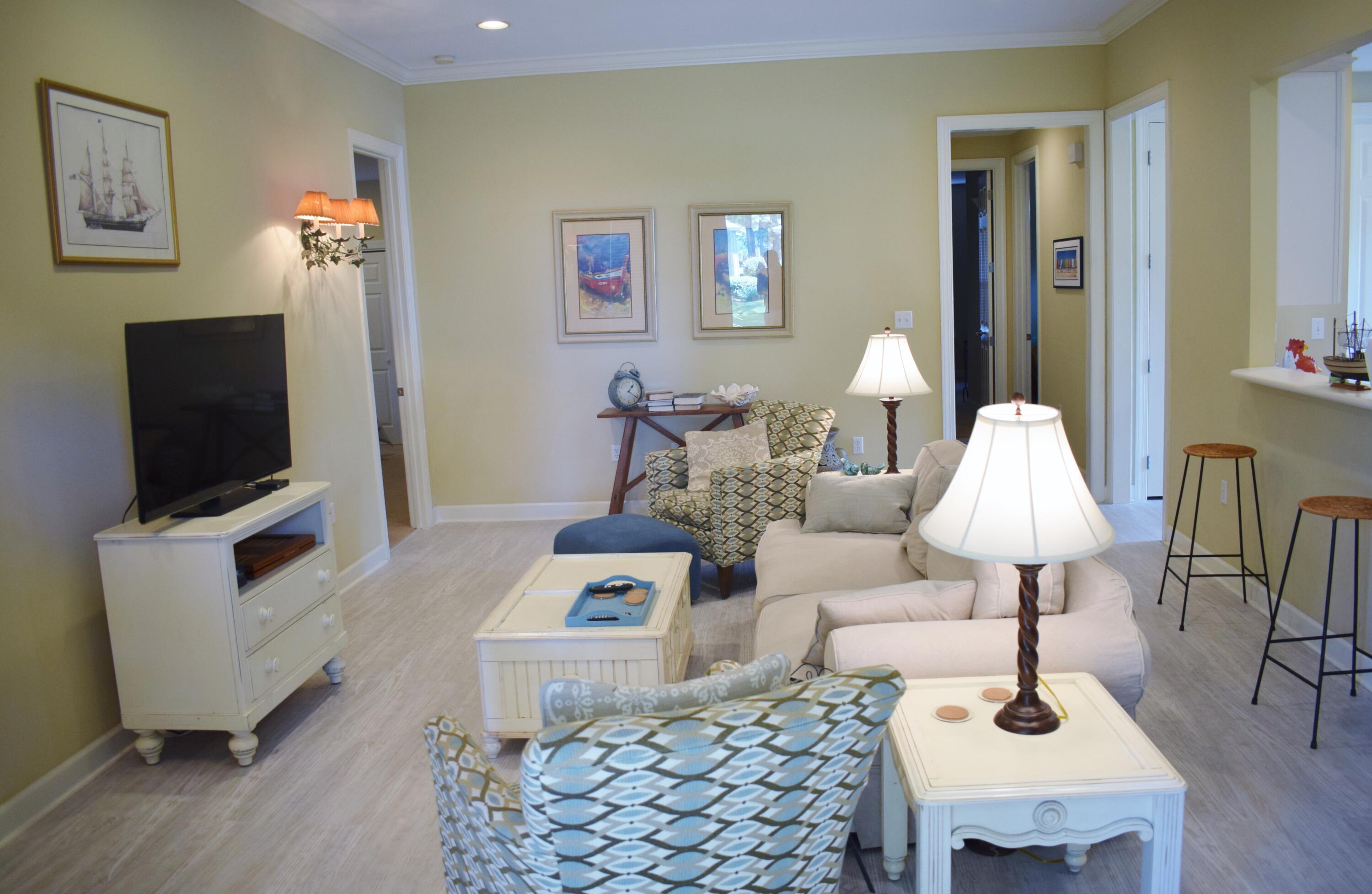 CRYSTAL LAKE - Residential Lease