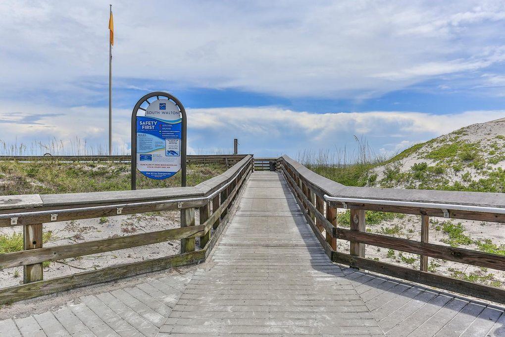 DUNE BREEZE VILLAS - Residential