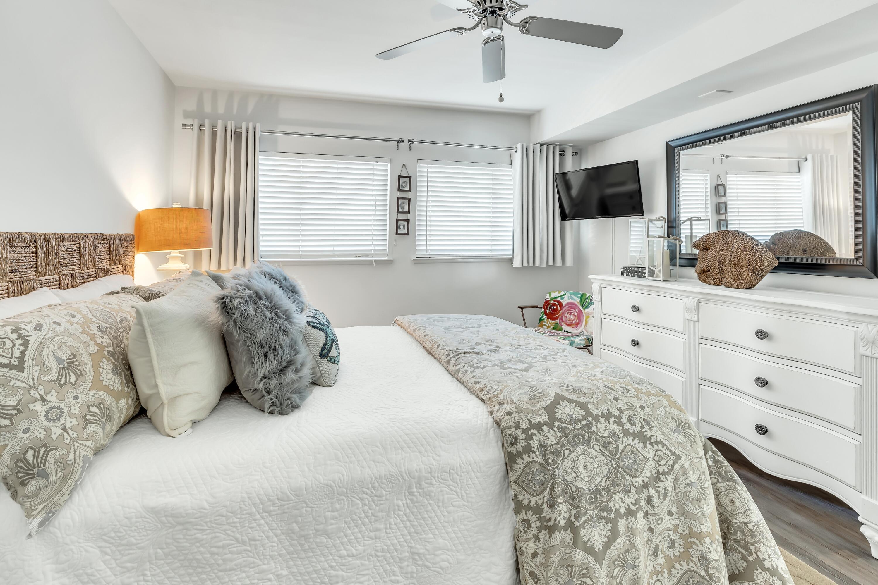 BEACH HOUSE CONDO PH 1 - Residential